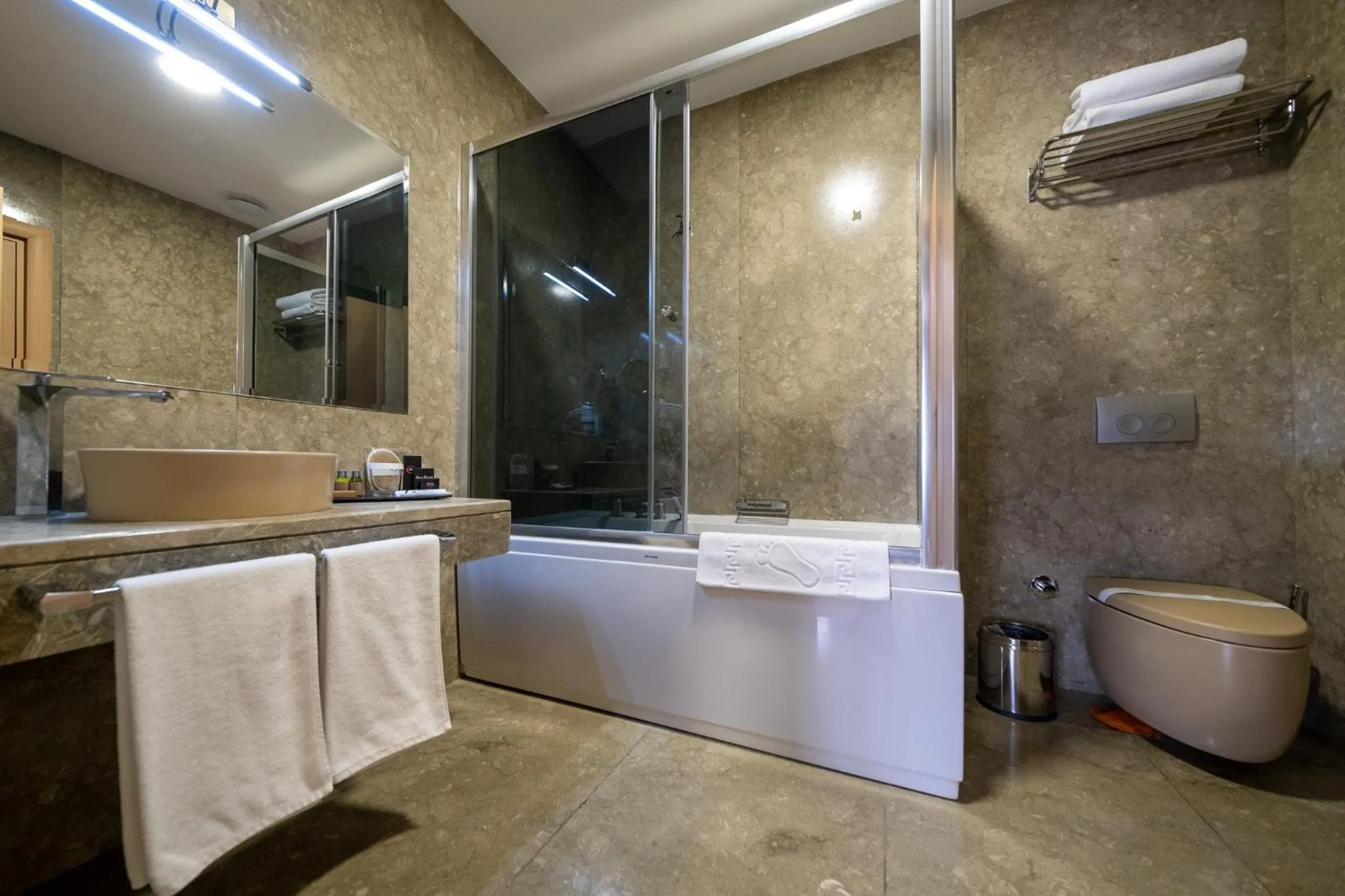 Shower in Avec Hotel