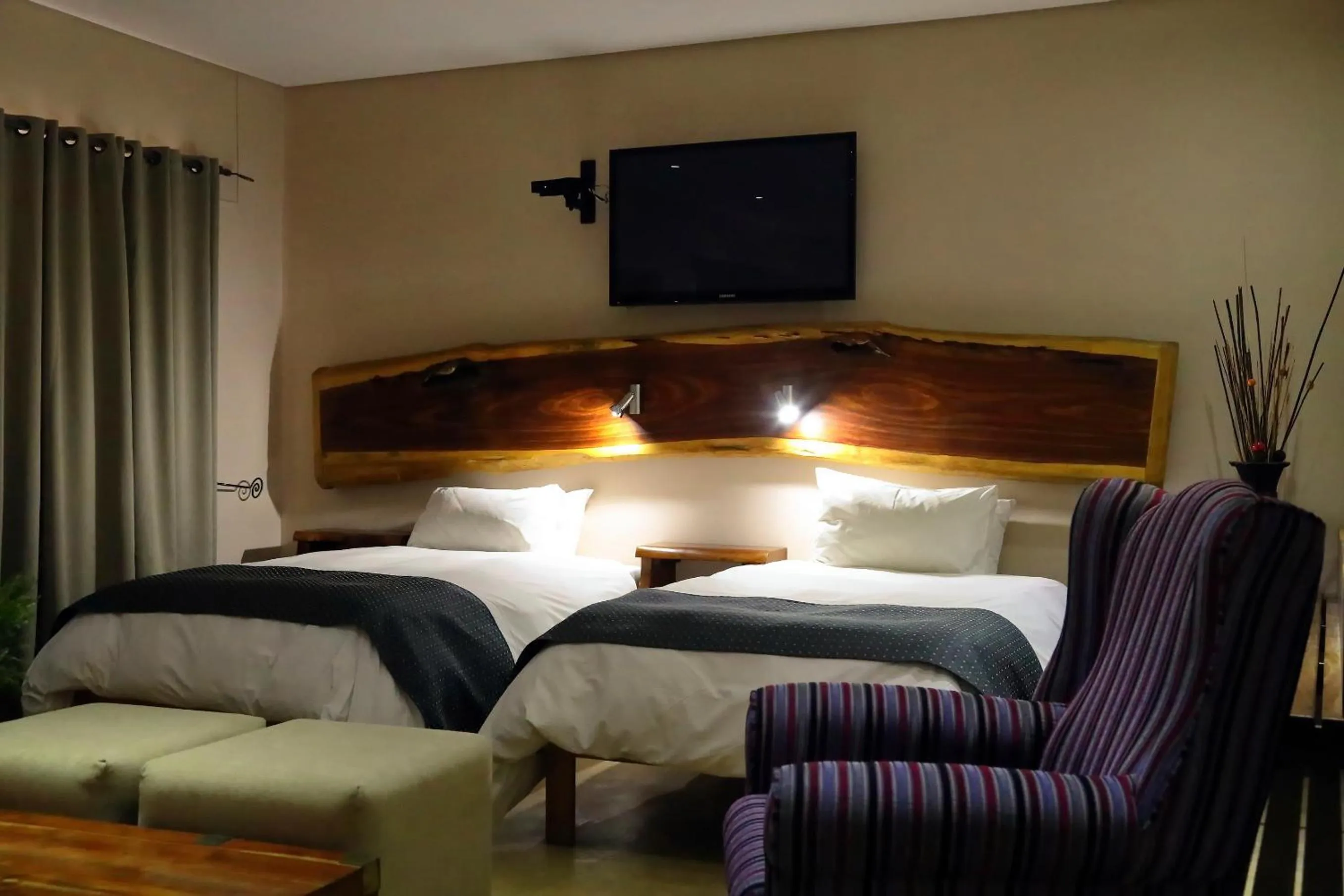 TV and multimedia, Bed in Cest Si Bon Hotel