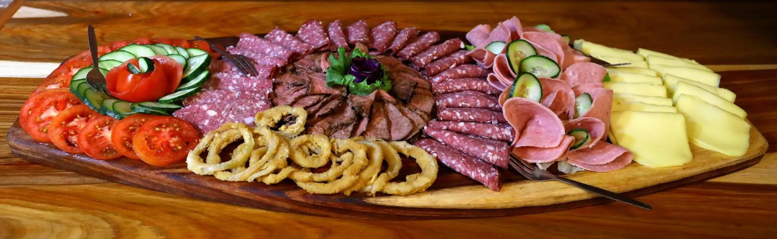 Restaurant/places to eat in Cest Si Bon Hotel