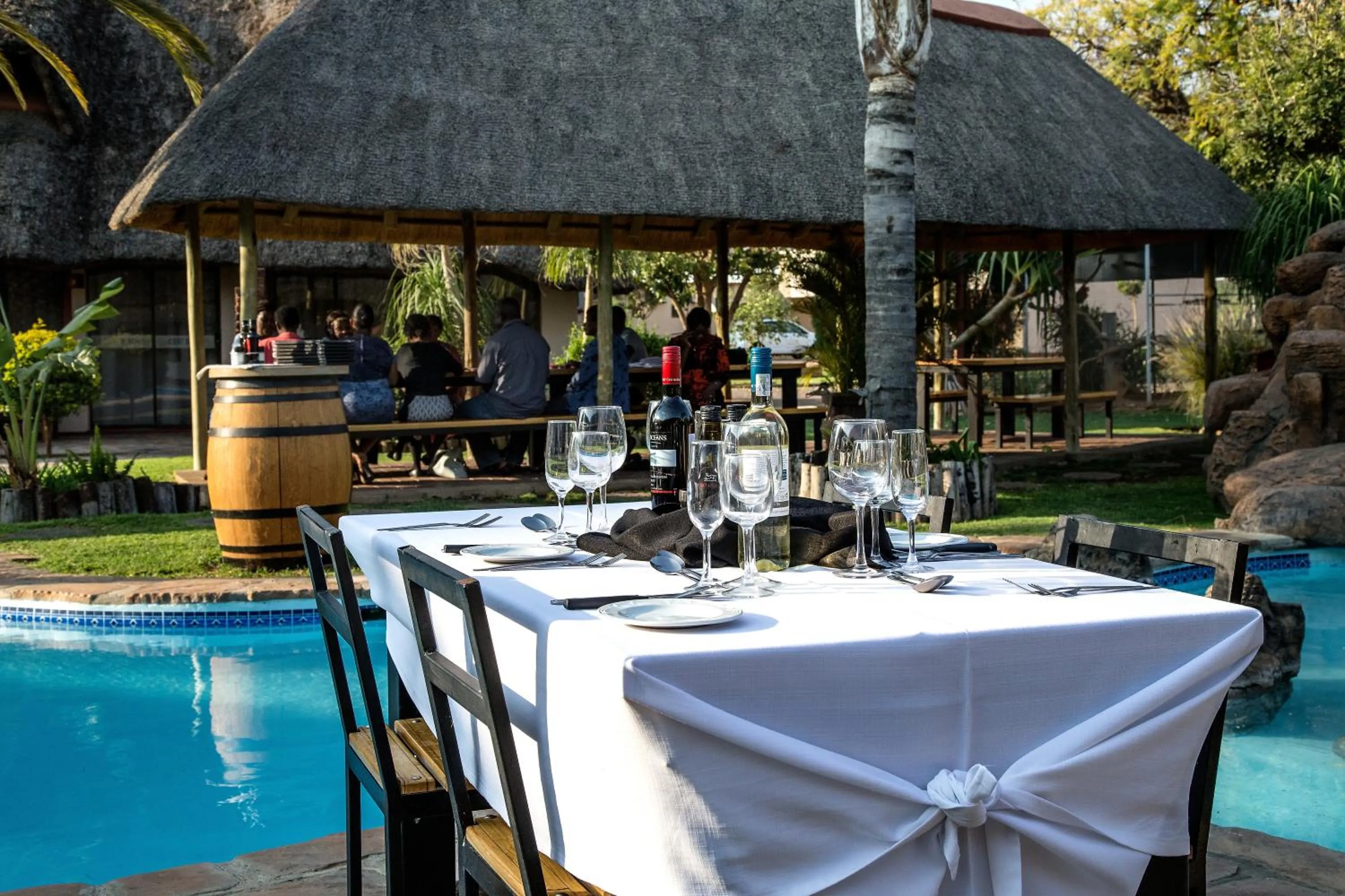 Restaurant/places to eat in Cest Si Bon Hotel