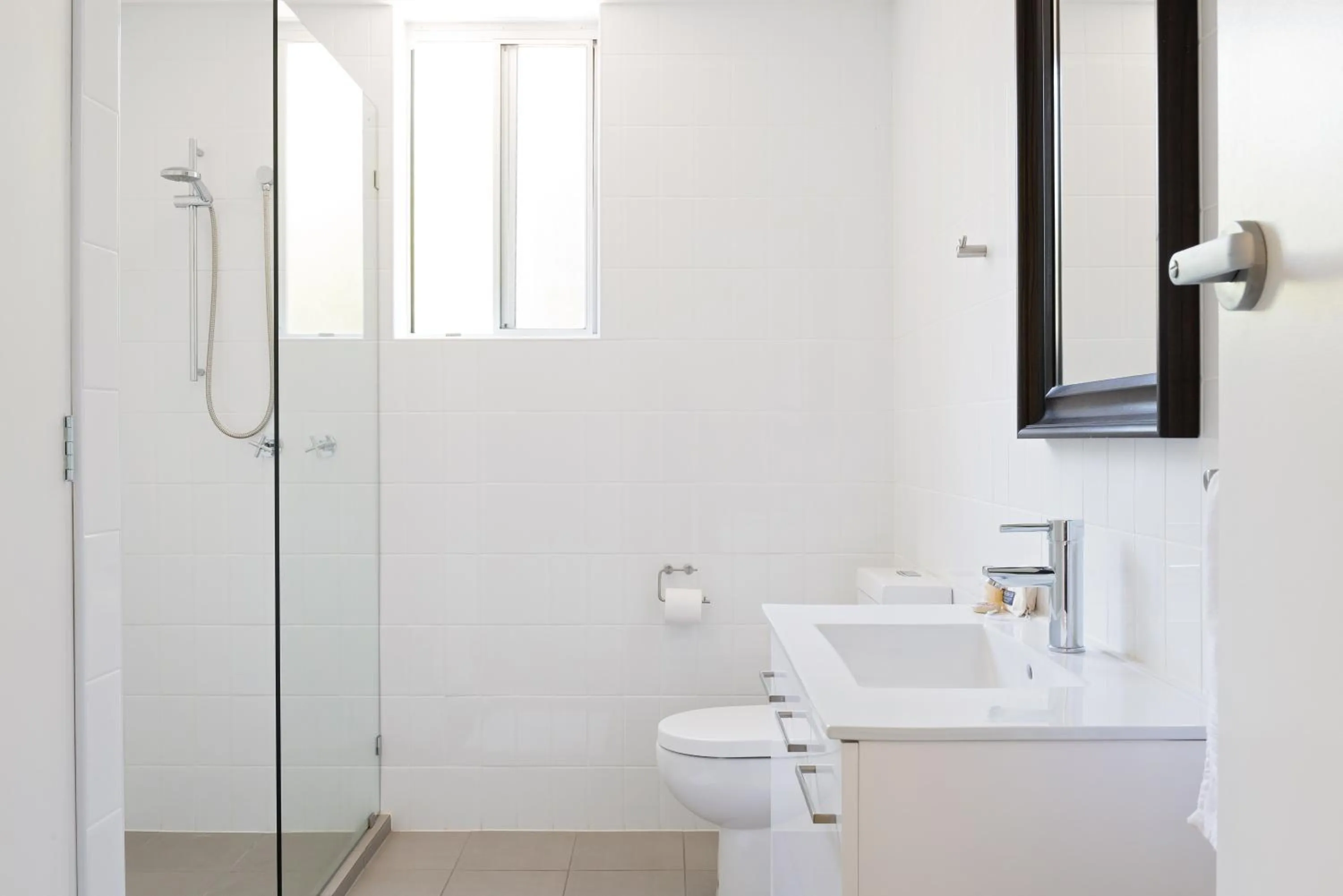 Bathroom, Coffee/Tea Facilities in Arabella on West