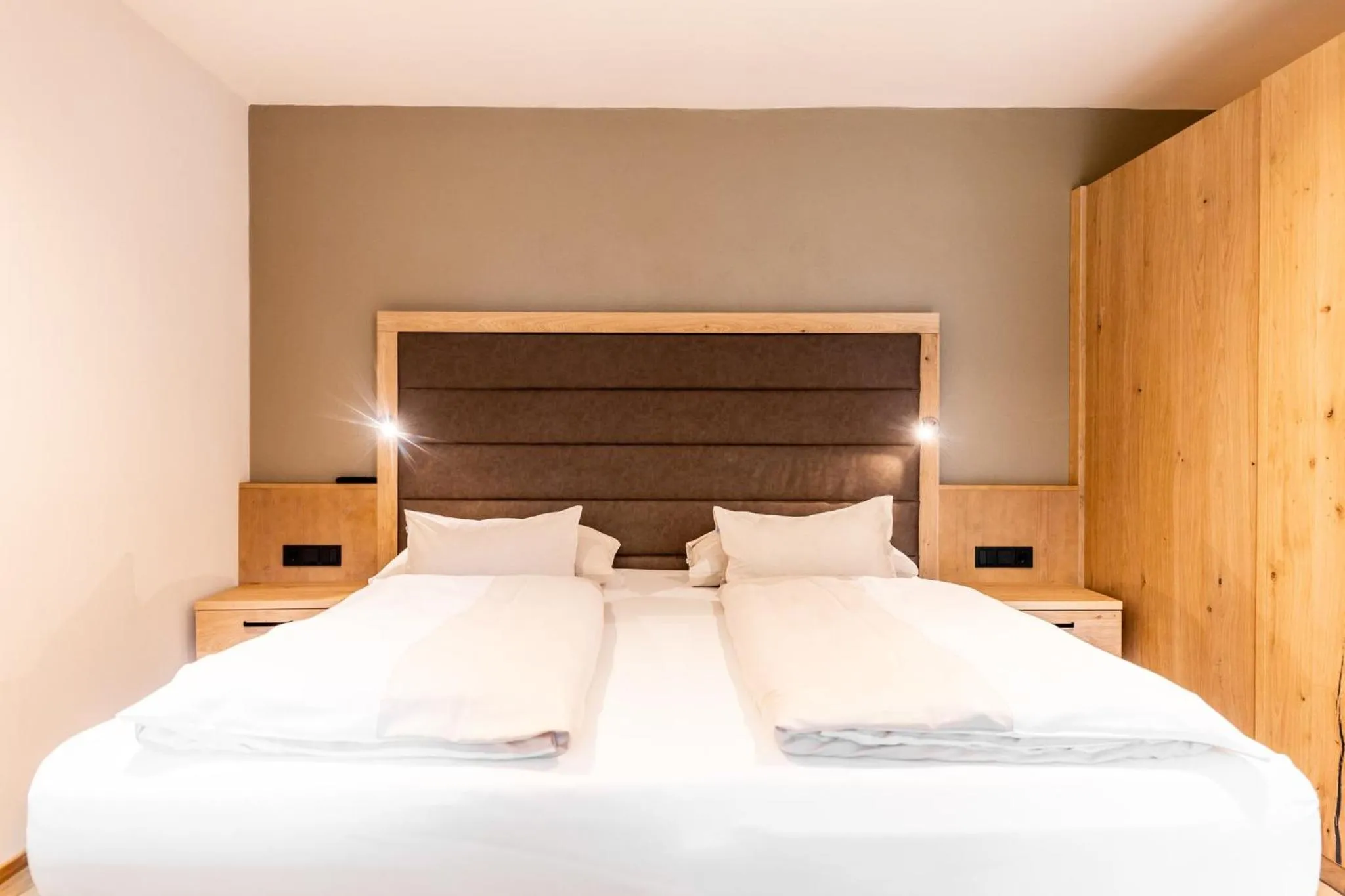 Bedroom, Bed in Das Bayrischzell Familotel Oberbayern