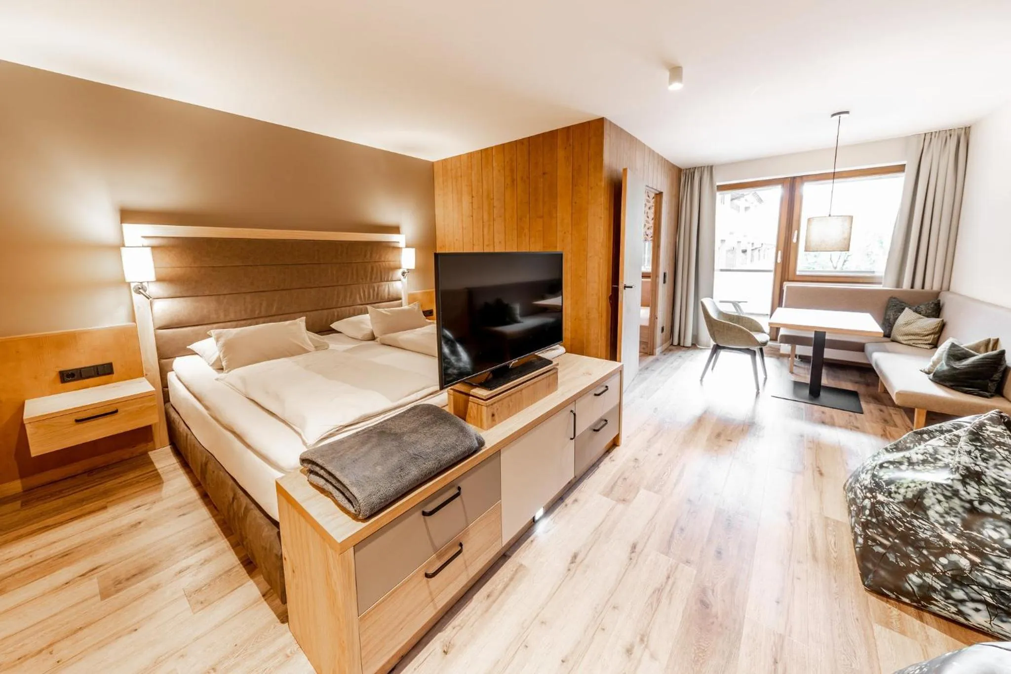 Bedroom, Bed in Das Bayrischzell Familotel Oberbayern