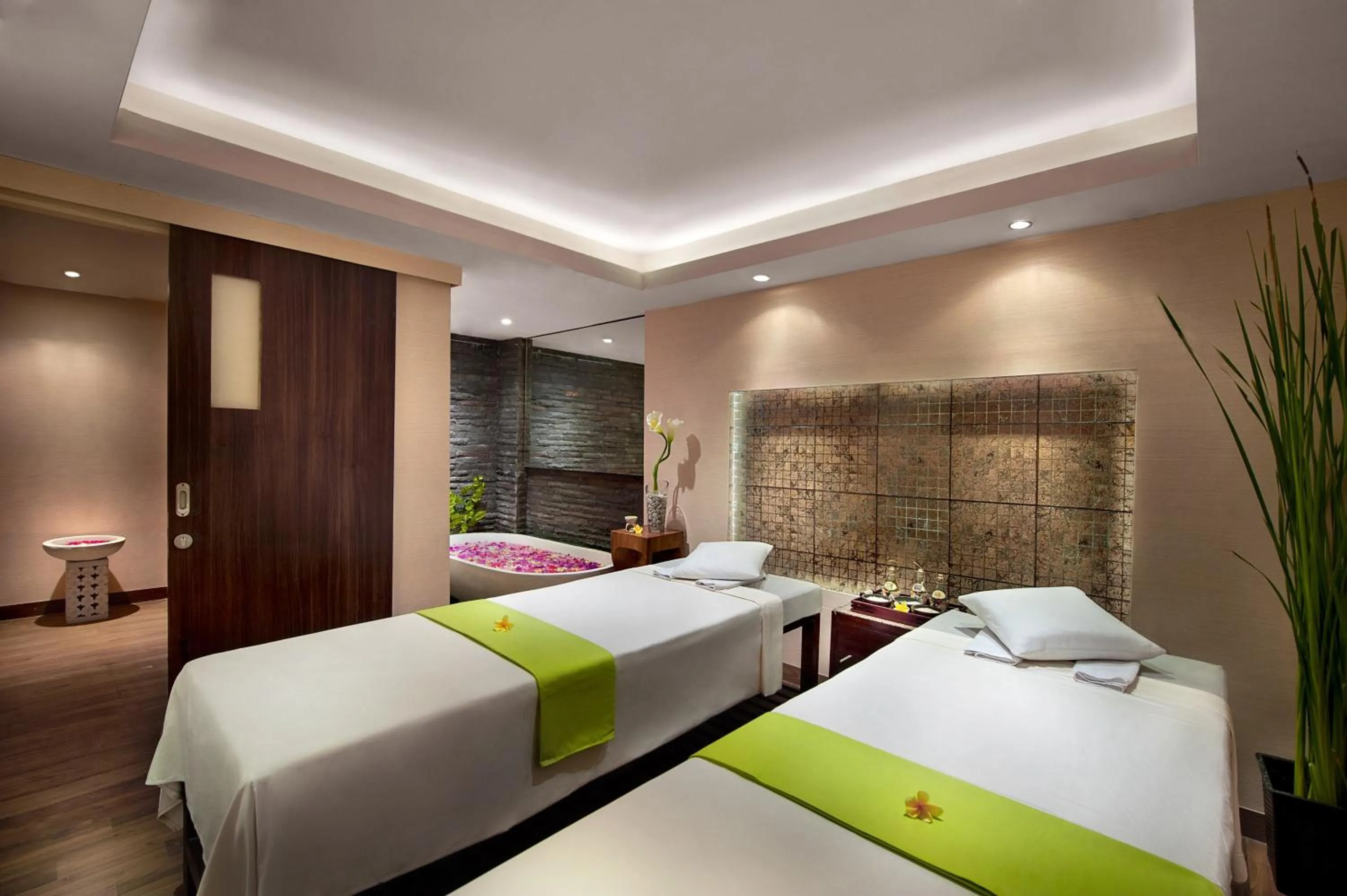 Spa and wellness centre/facilities, Bed in Ramada by Wyndham Bali Sunset Road Kuta