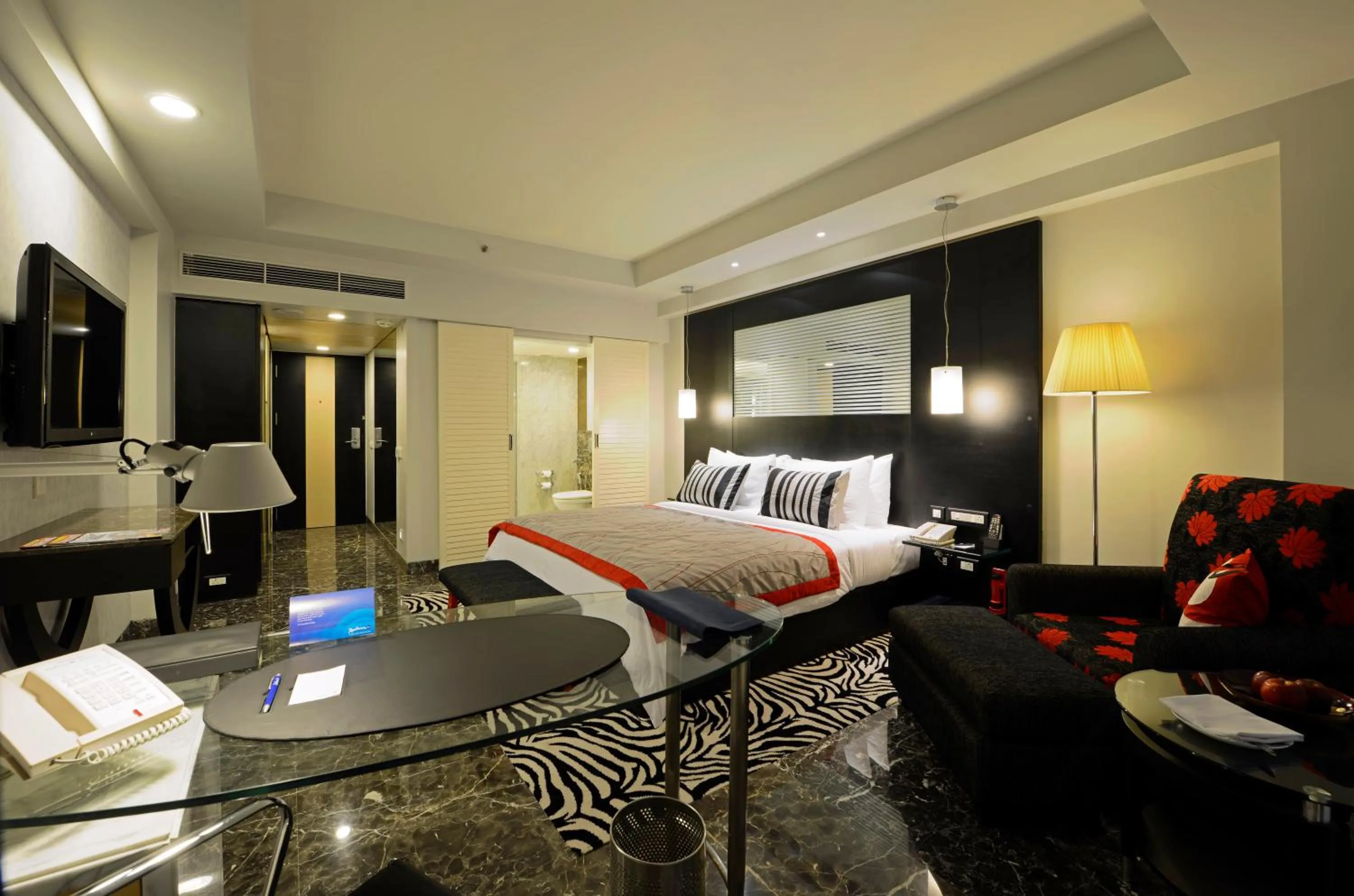 Photo of the whole room, Bed in Radisson Blu Hotel Ahmedabad