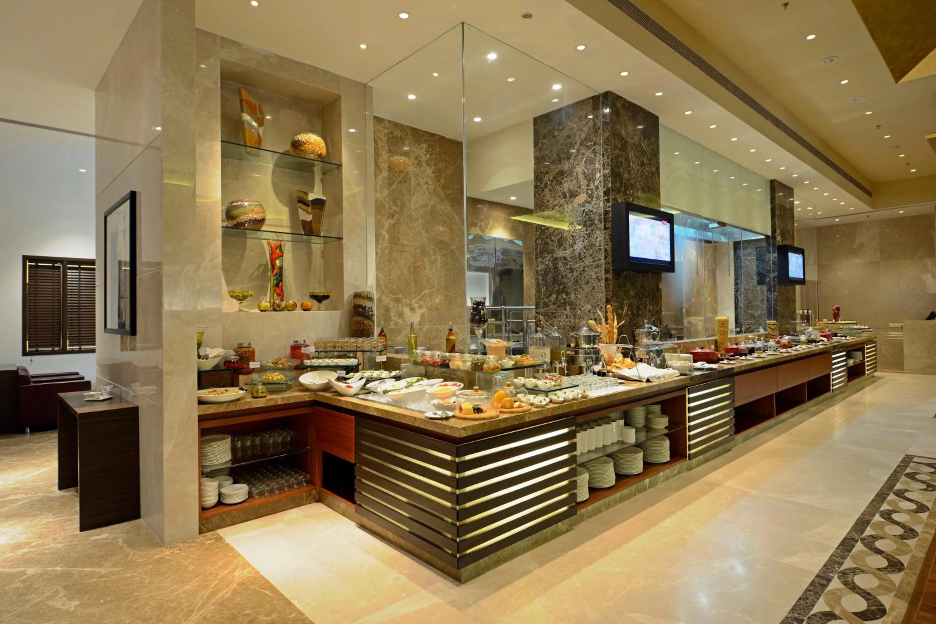 Restaurant/places to eat in Radisson Blu Hotel Ahmedabad