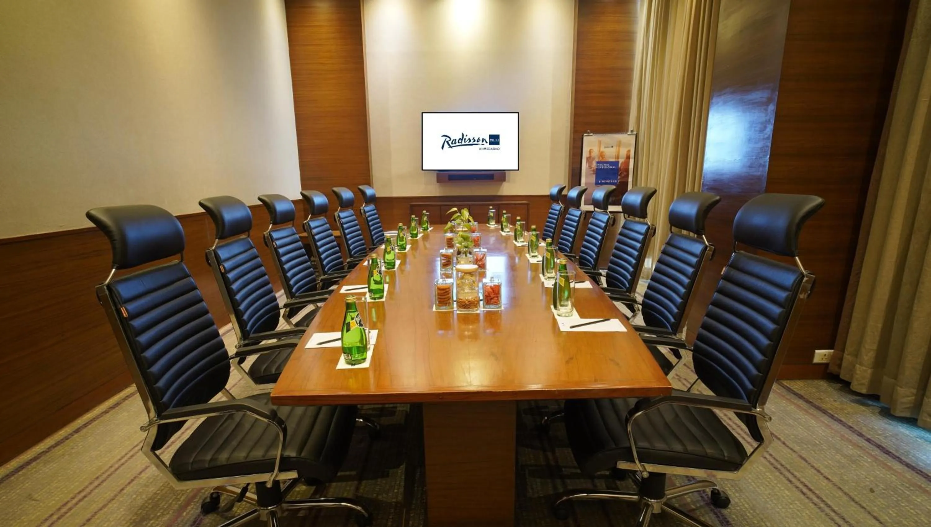 Meeting/conference room in Radisson Blu Hotel Ahmedabad