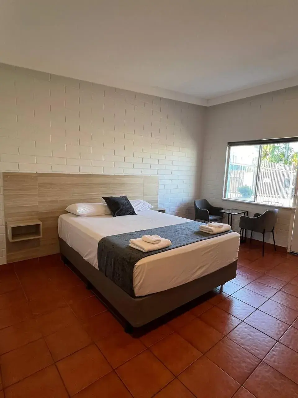 Standard Queen in Katherine Motel Standard Queen in Katherine Motel