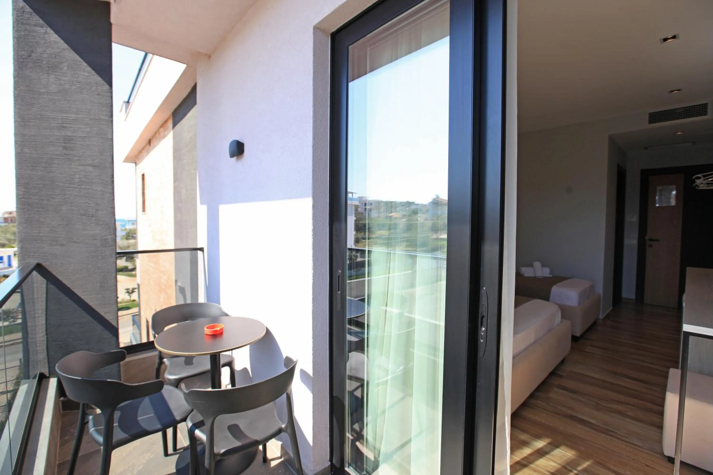 Balcony/Terrace, Bed in Hotel Citrus