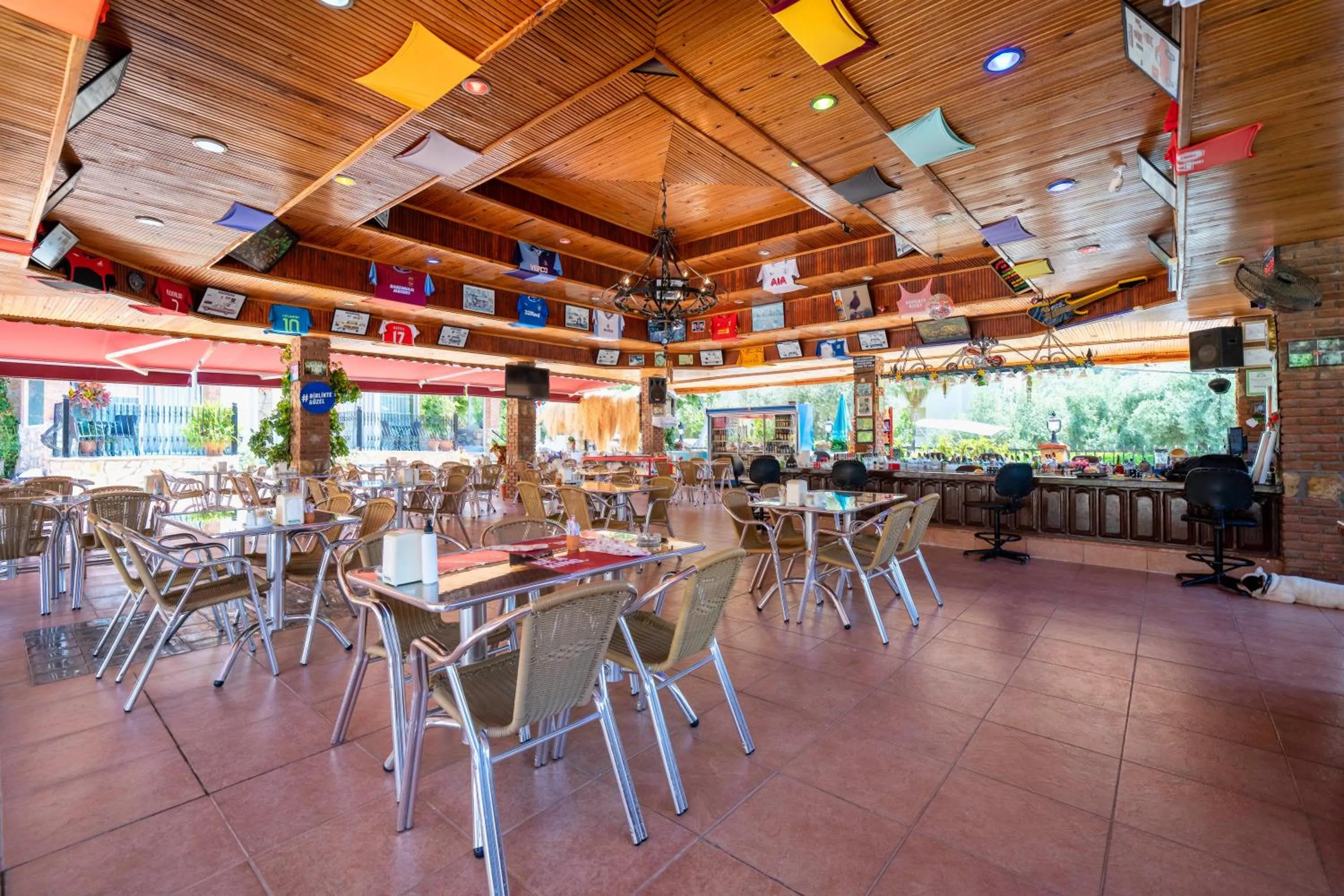 Restaurant/places to eat in Hotel Imparator