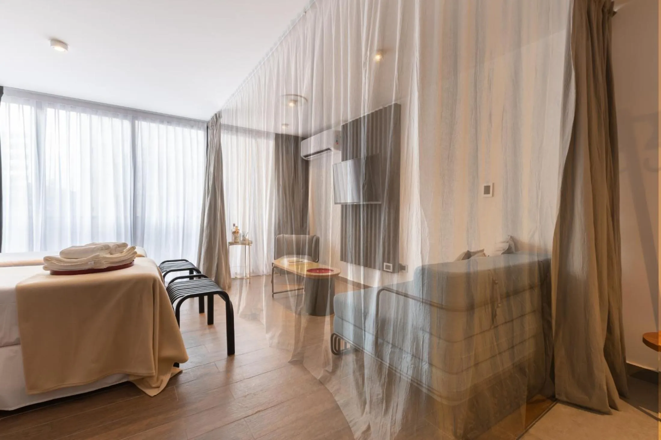 Photo of the whole room, Bed in Stay Suites