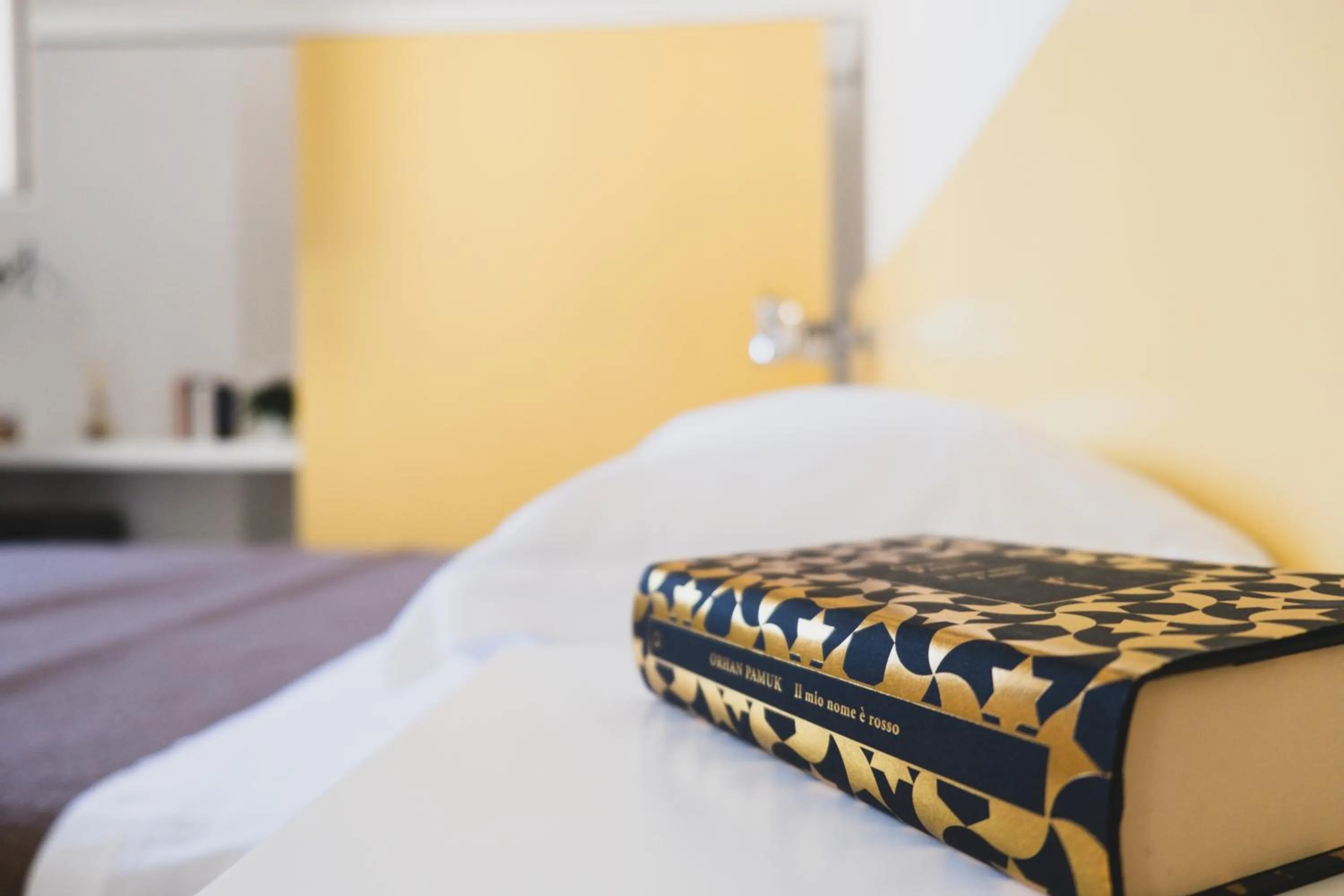 Decorative detail, Bed in Casa Fola - City Centre Rooms