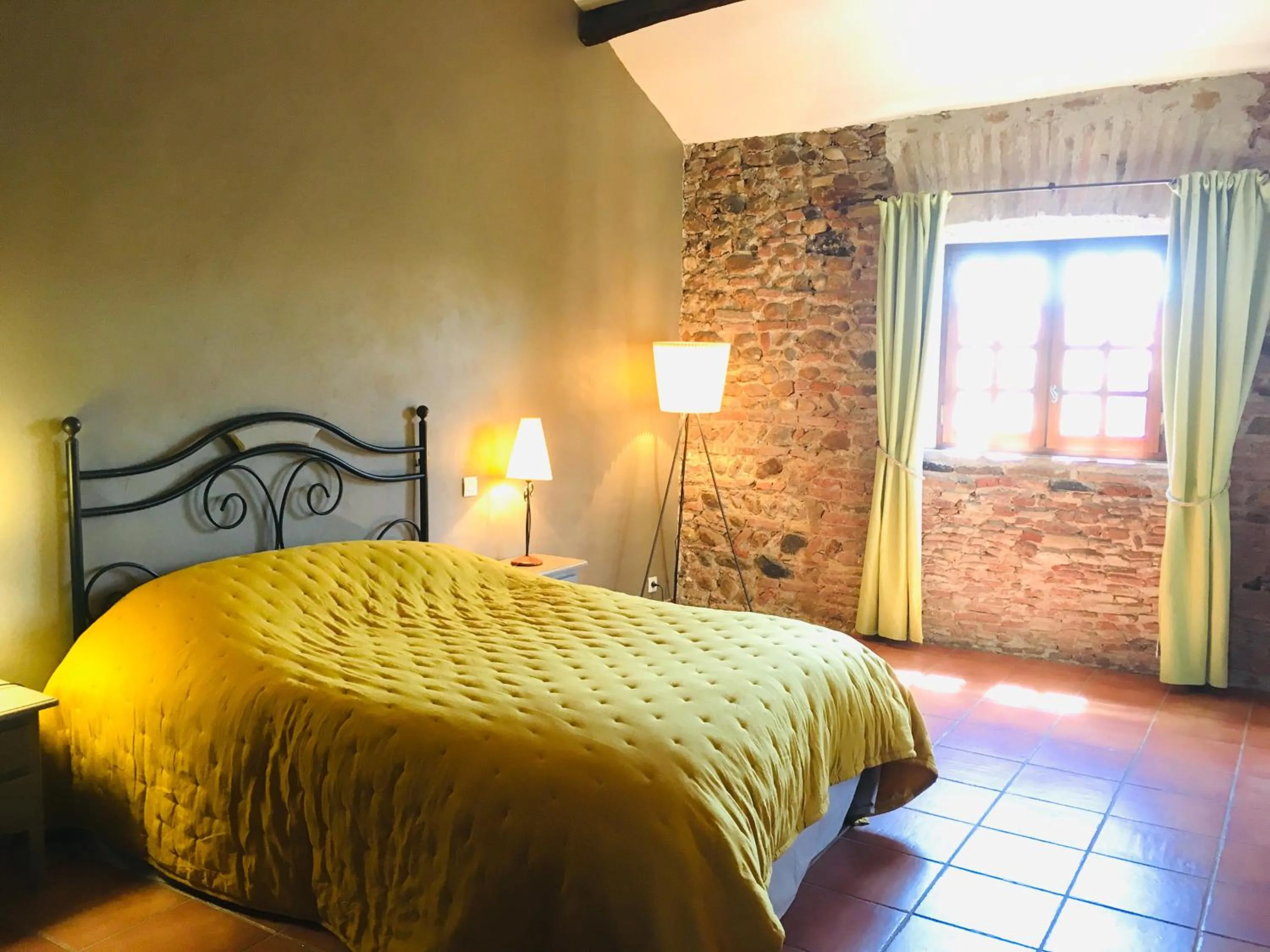 Photo of the whole room, Bed in La Vieille Demeure