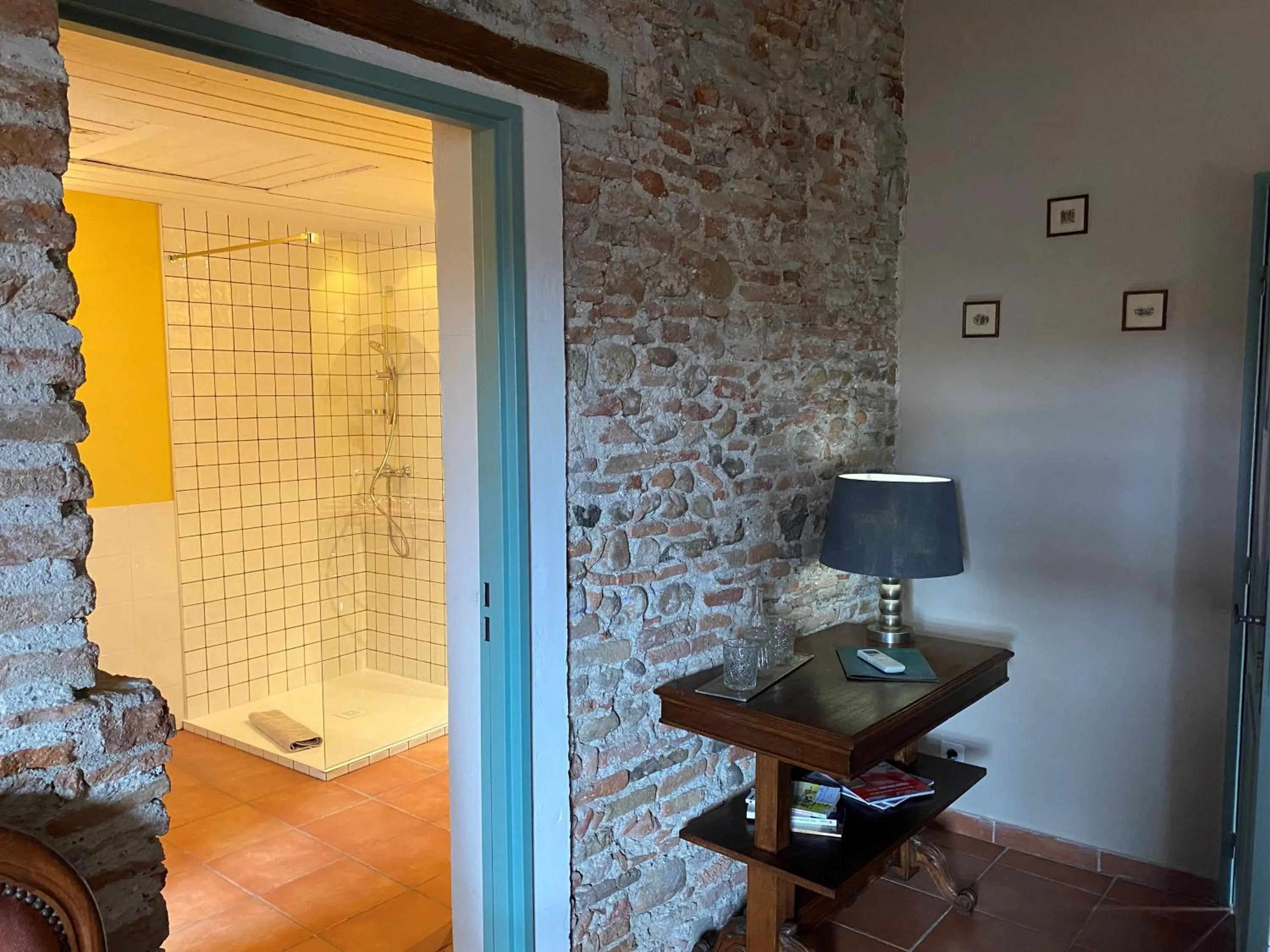 Bathroom, Bed in La Vieille Demeure