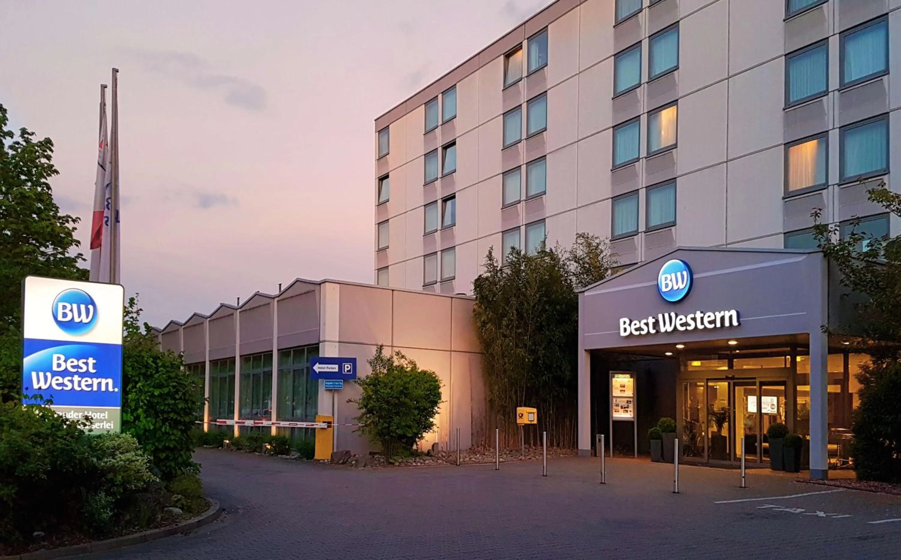 Property building in Best Western Macrander Hotel Frankfurt/Kaiserlei