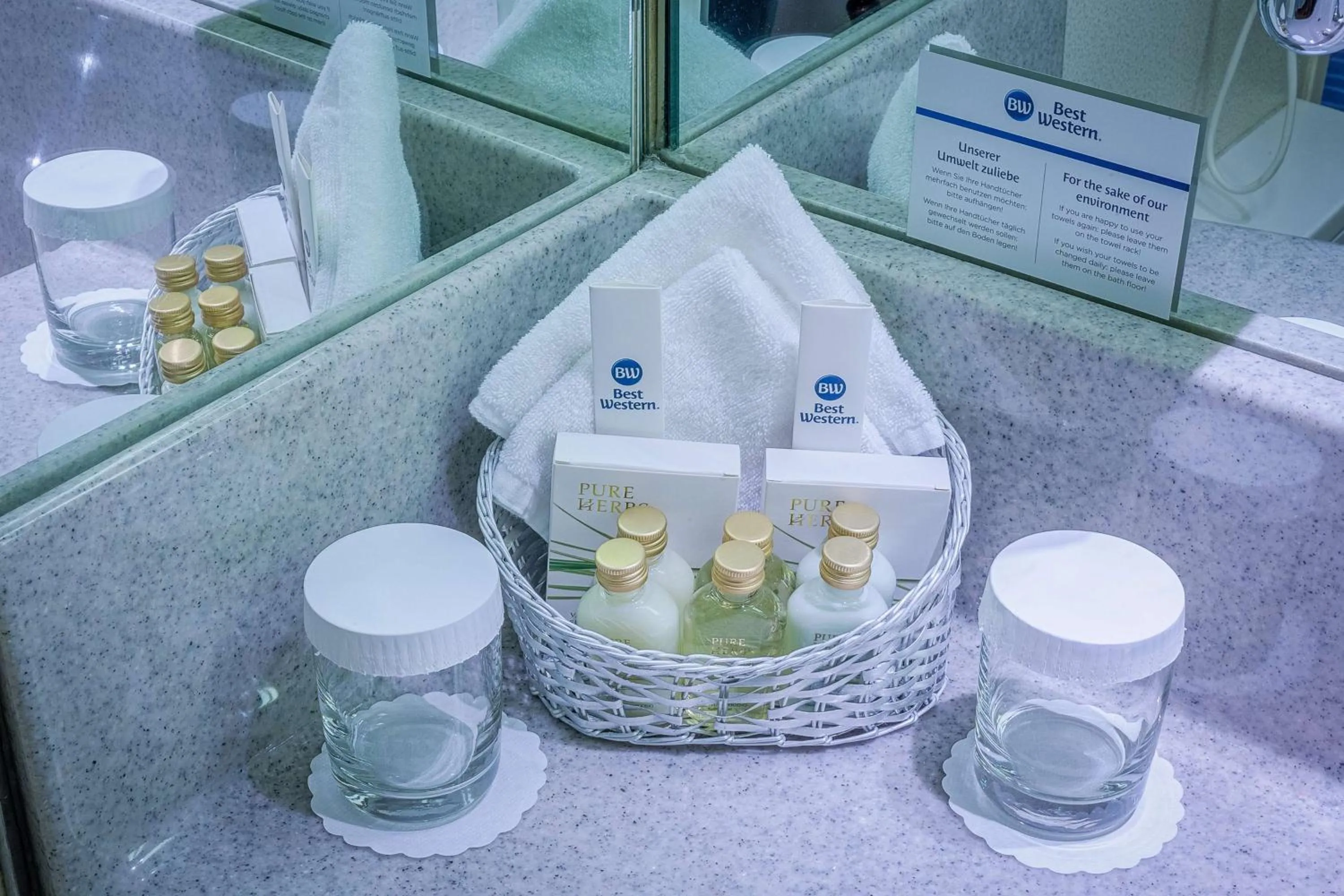 Bathroom in Best Western Macrander Hotel Frankfurt/Kaiserlei