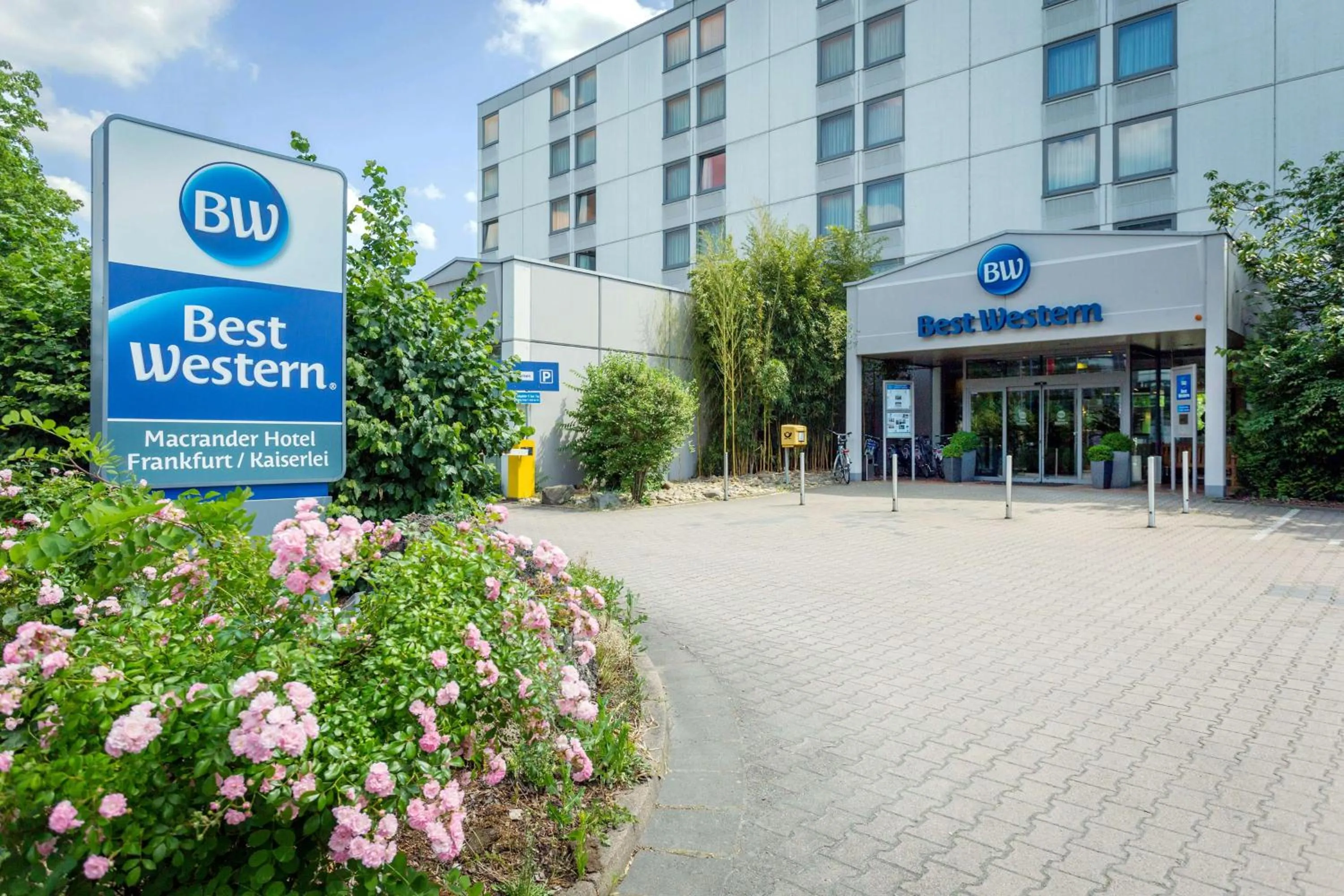 Property building in Best Western Macrander Hotel Frankfurt/Kaiserlei