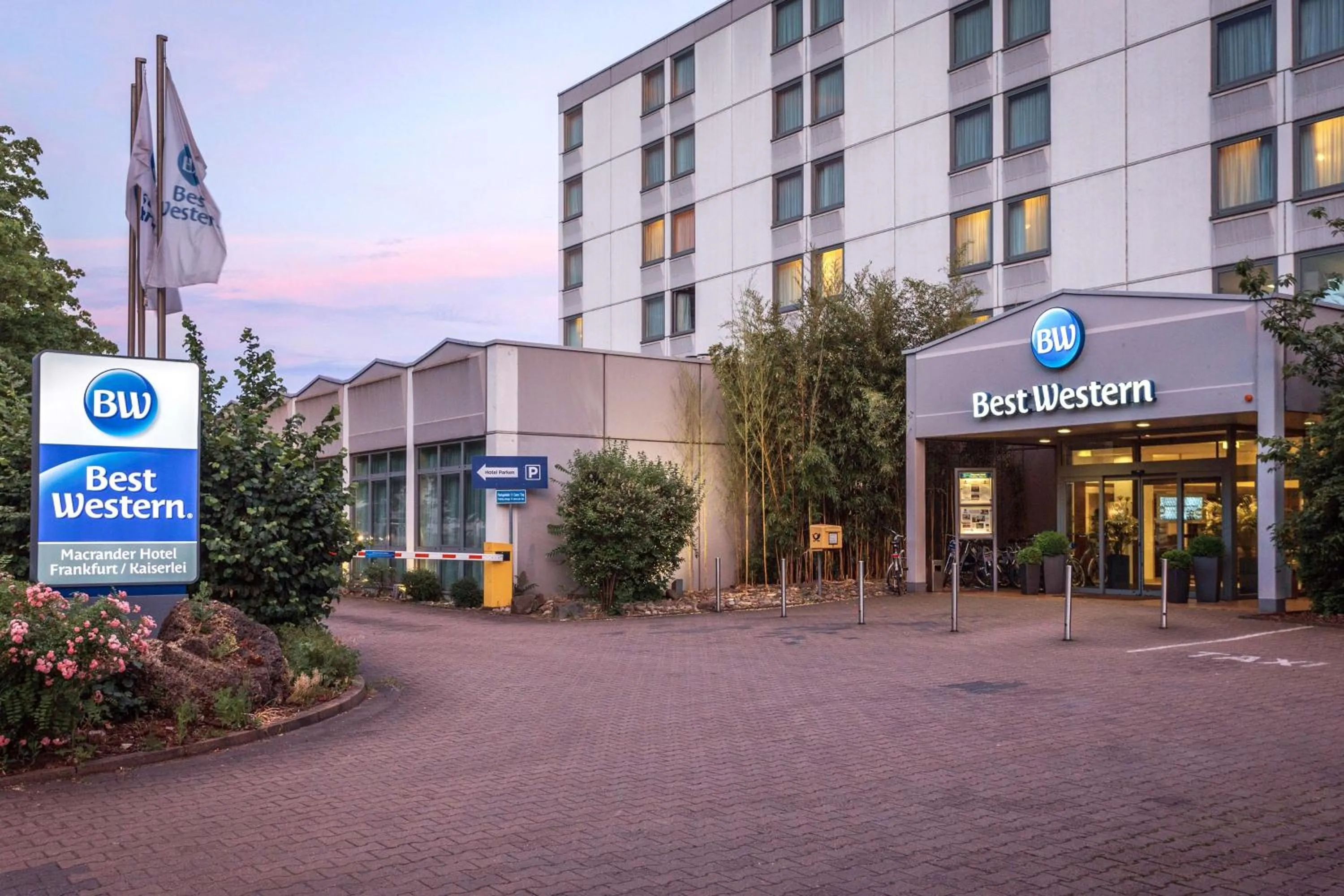 Property building in Best Western Macrander Hotel Frankfurt/Kaiserlei
