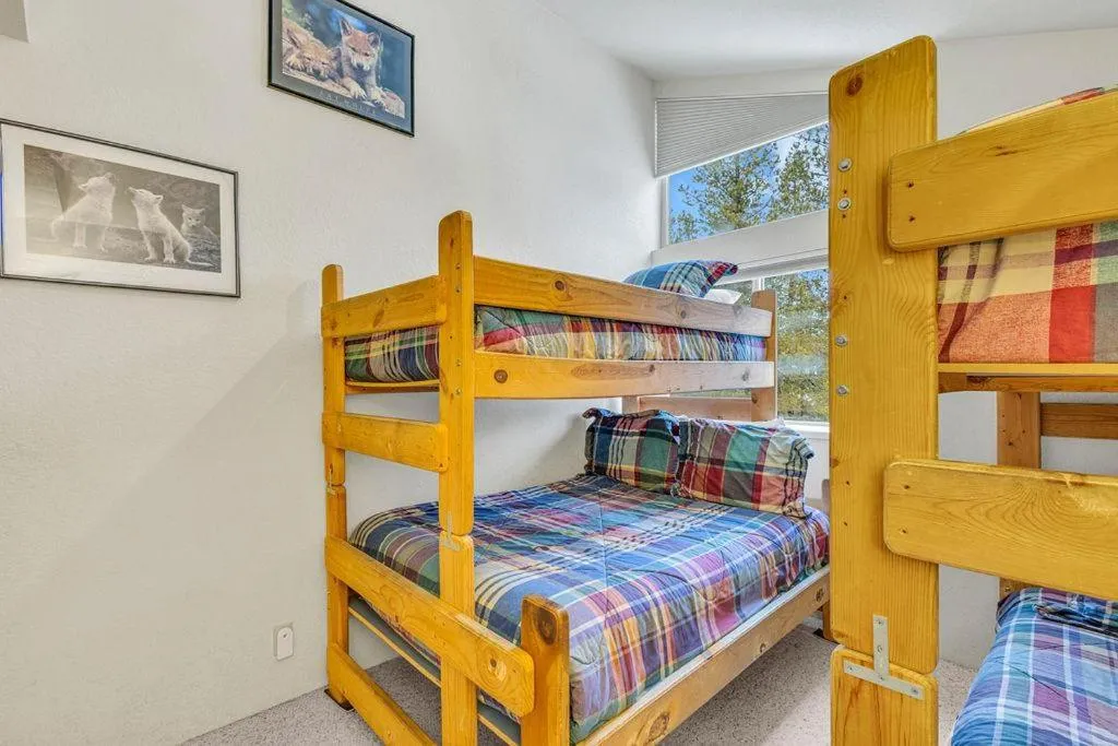 Bed in Big Leaf - Unit 6