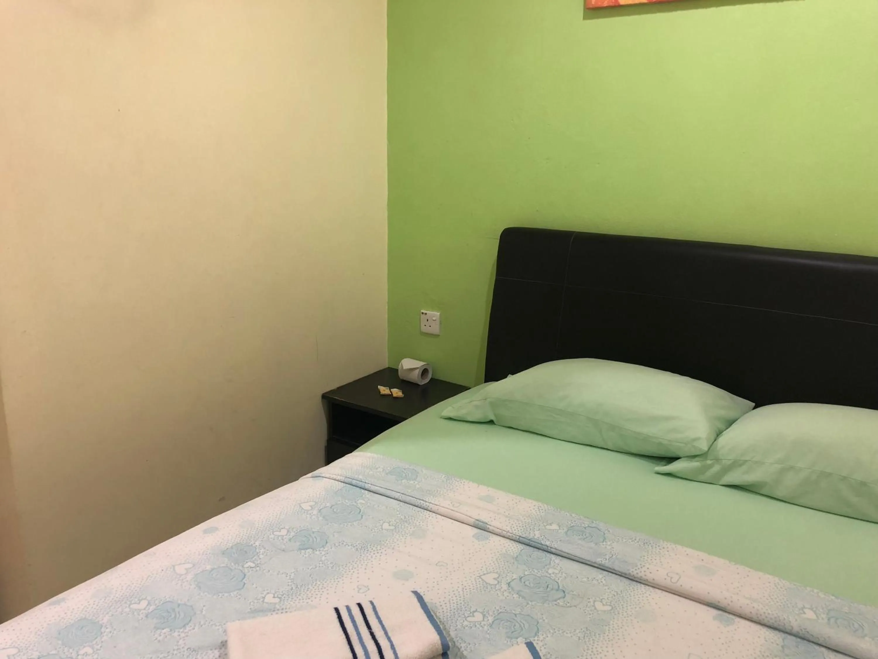 Bed in Best Seven Motel