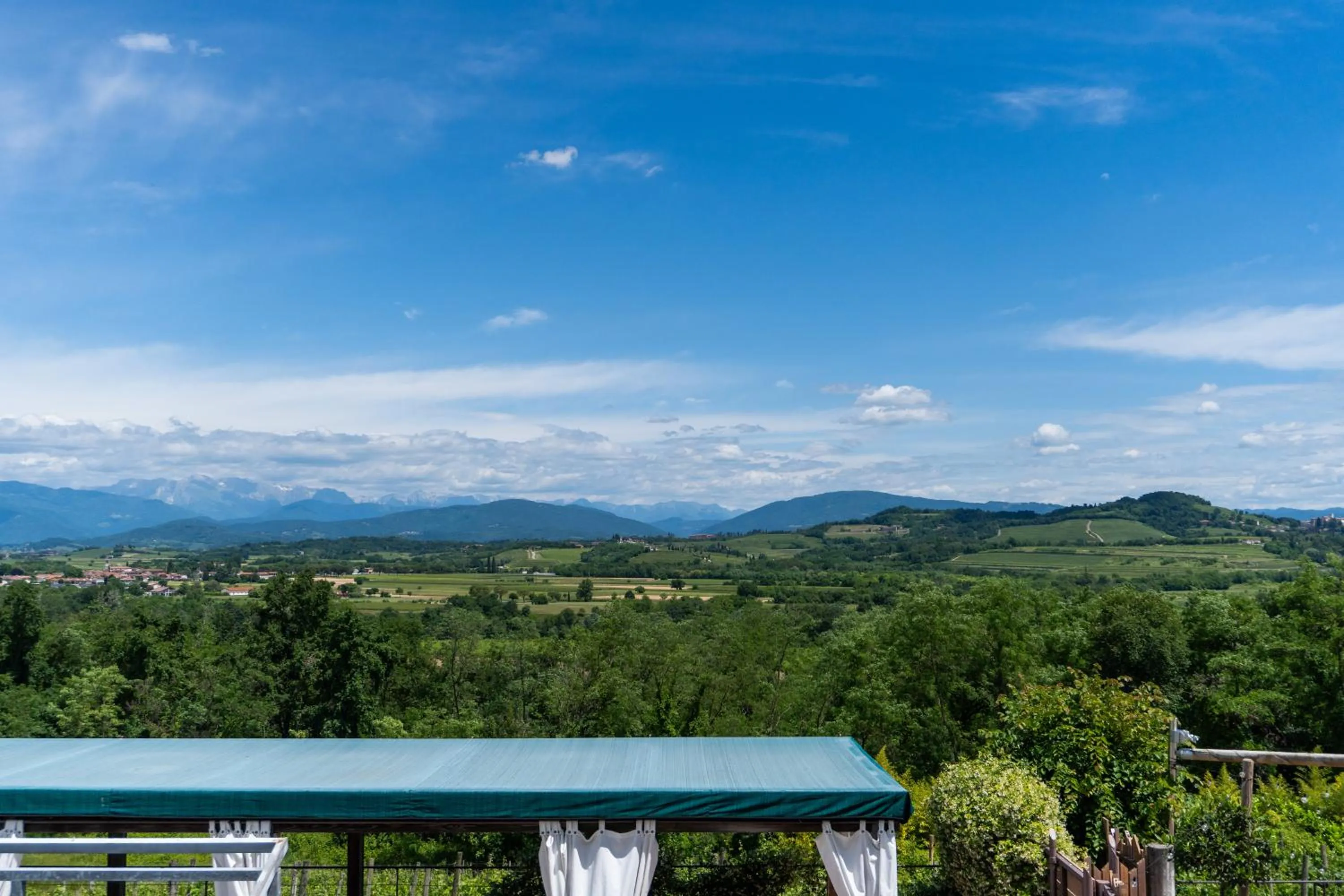 Spring in Elliot Osteria e dormire in collina