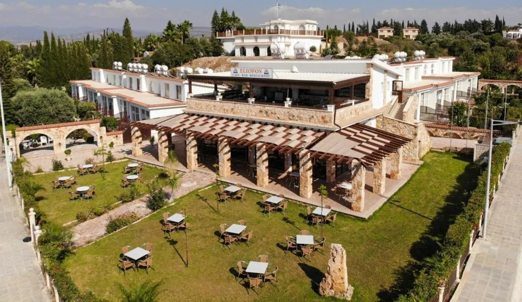 Restaurant/places to eat in Eliofos Elegant Maisonettes