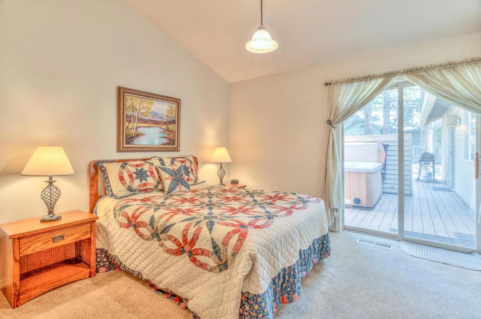 Bed in Ollalie - Unit 7