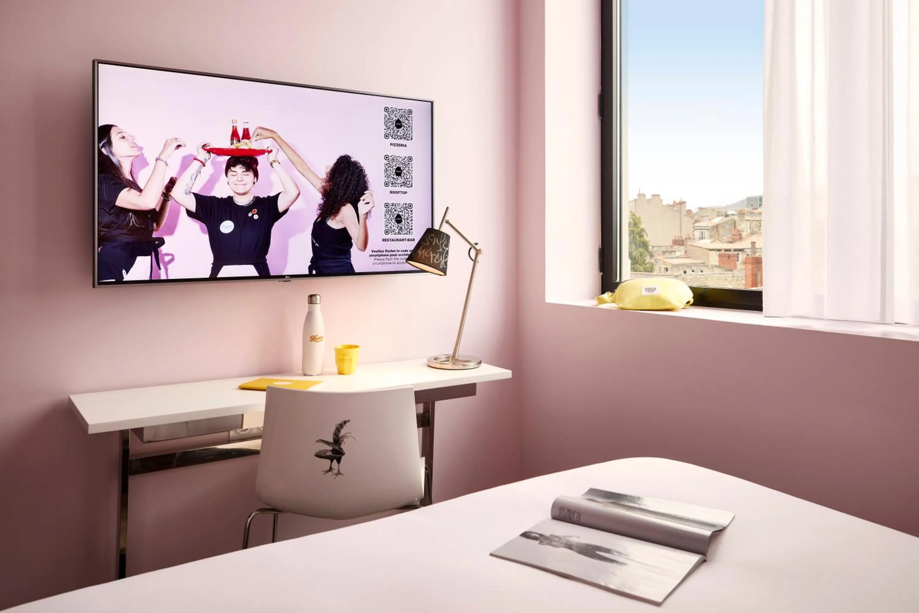 Bed in Mama Shelter Bordeaux Centre