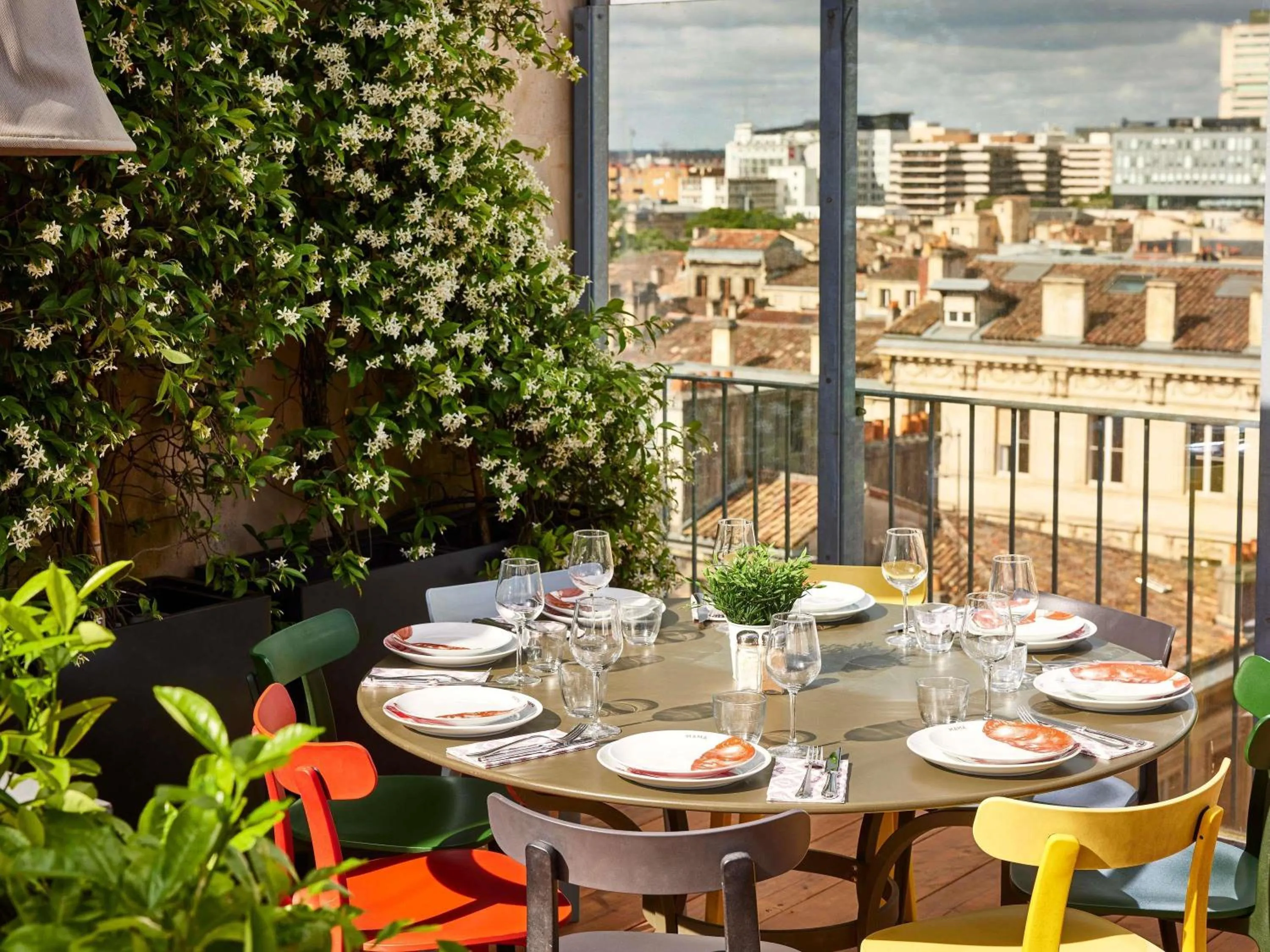 Restaurant/places to eat in Mama Shelter Bordeaux Centre