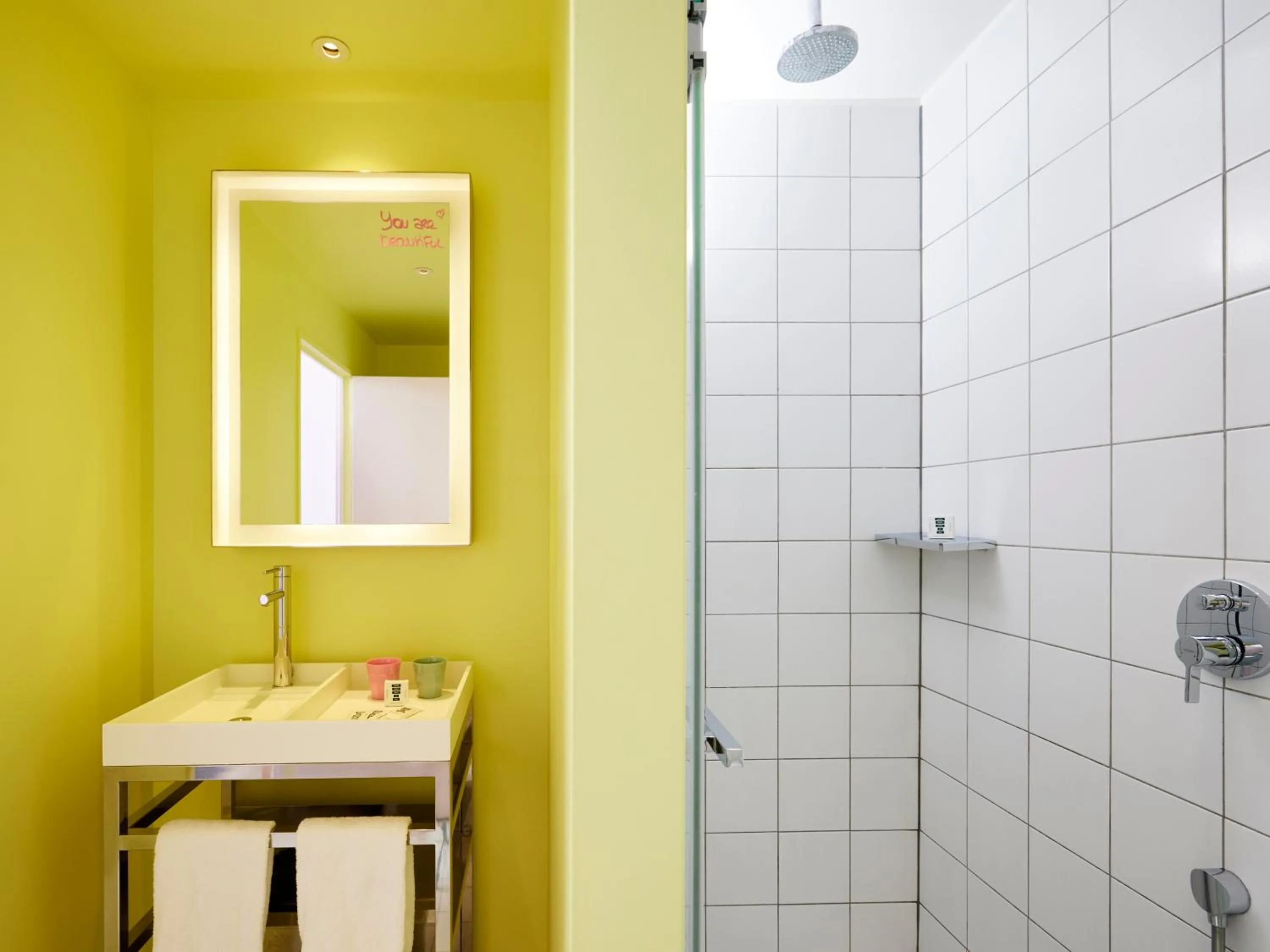 Bathroom in Mama Shelter Bordeaux Centre