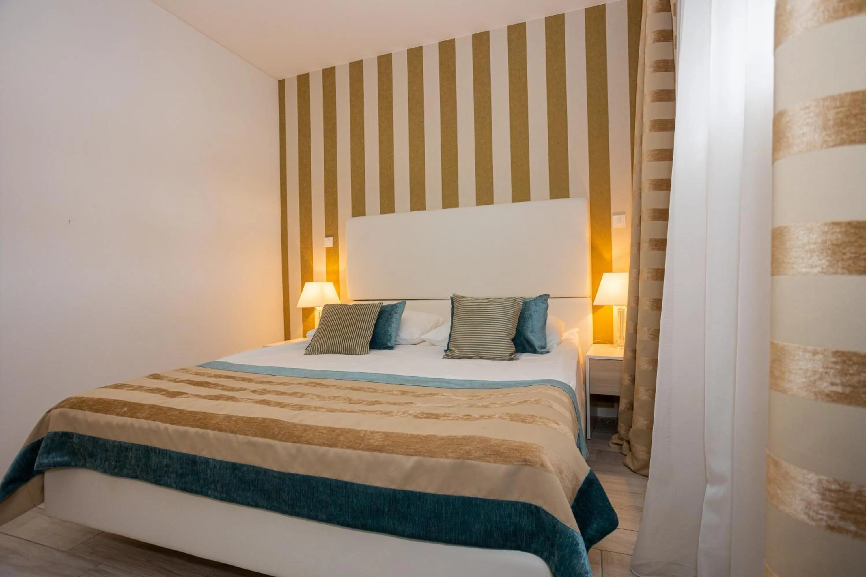 Bedroom, Bed in Perla Resort