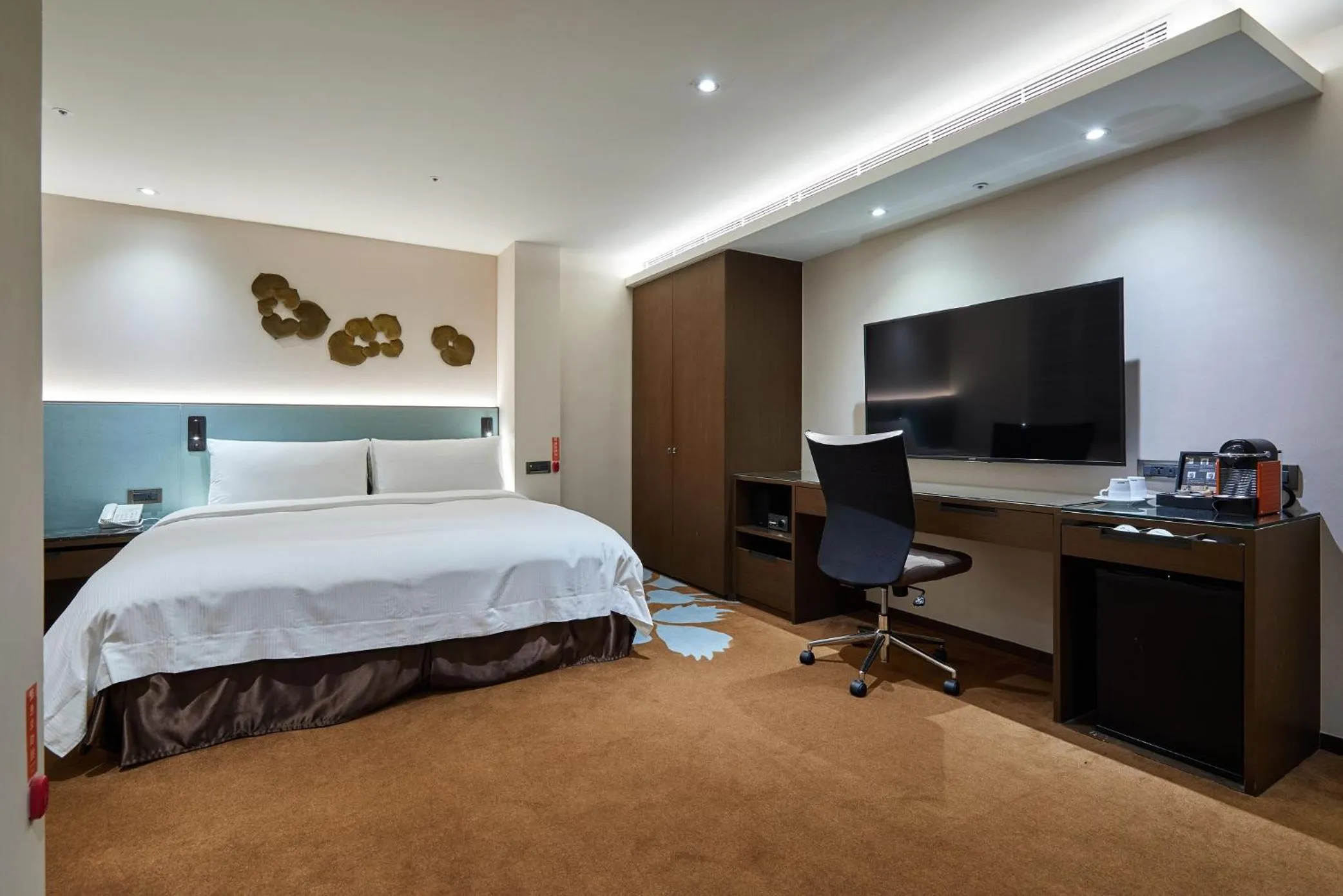 Bed in K Hotel Taipei II