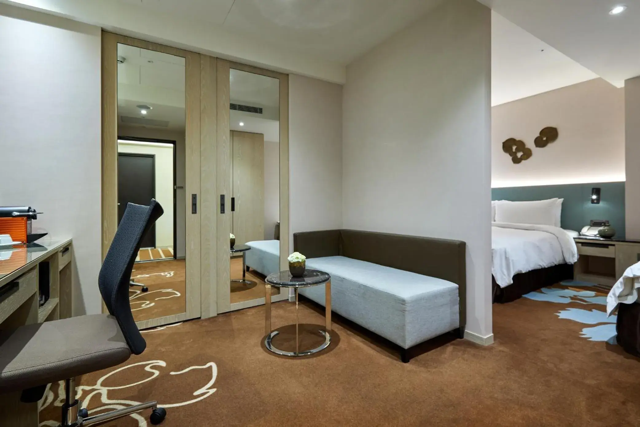 Deluxe Triple Room No Window in K Hotel Taipei II Deluxe Triple Room No Window in K Hotel Taipei II