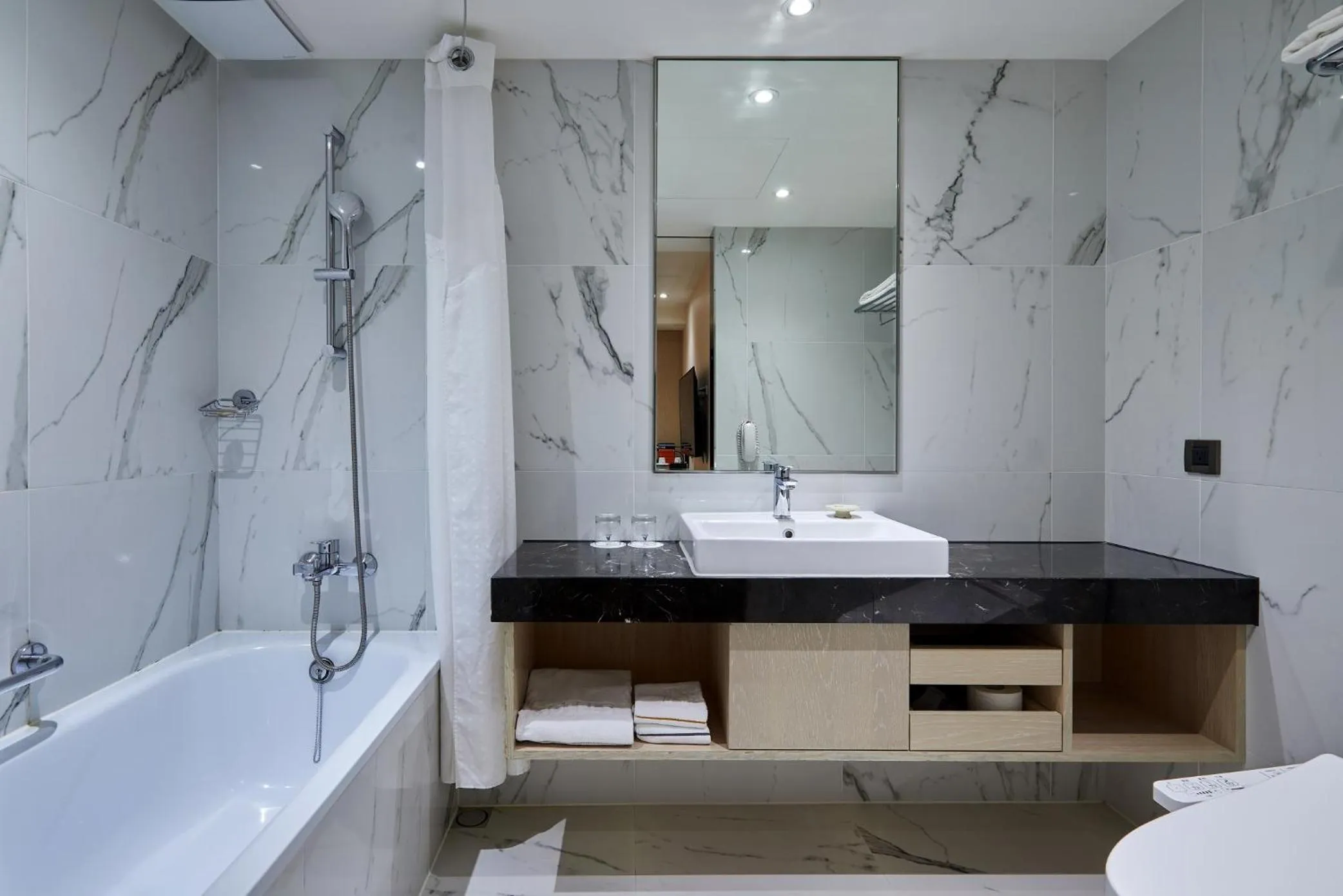 Shower in K Hotel Taipei II