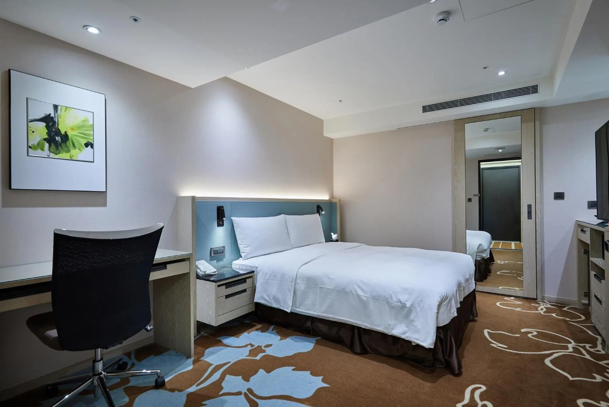 Bed in K Hotel Taipei II