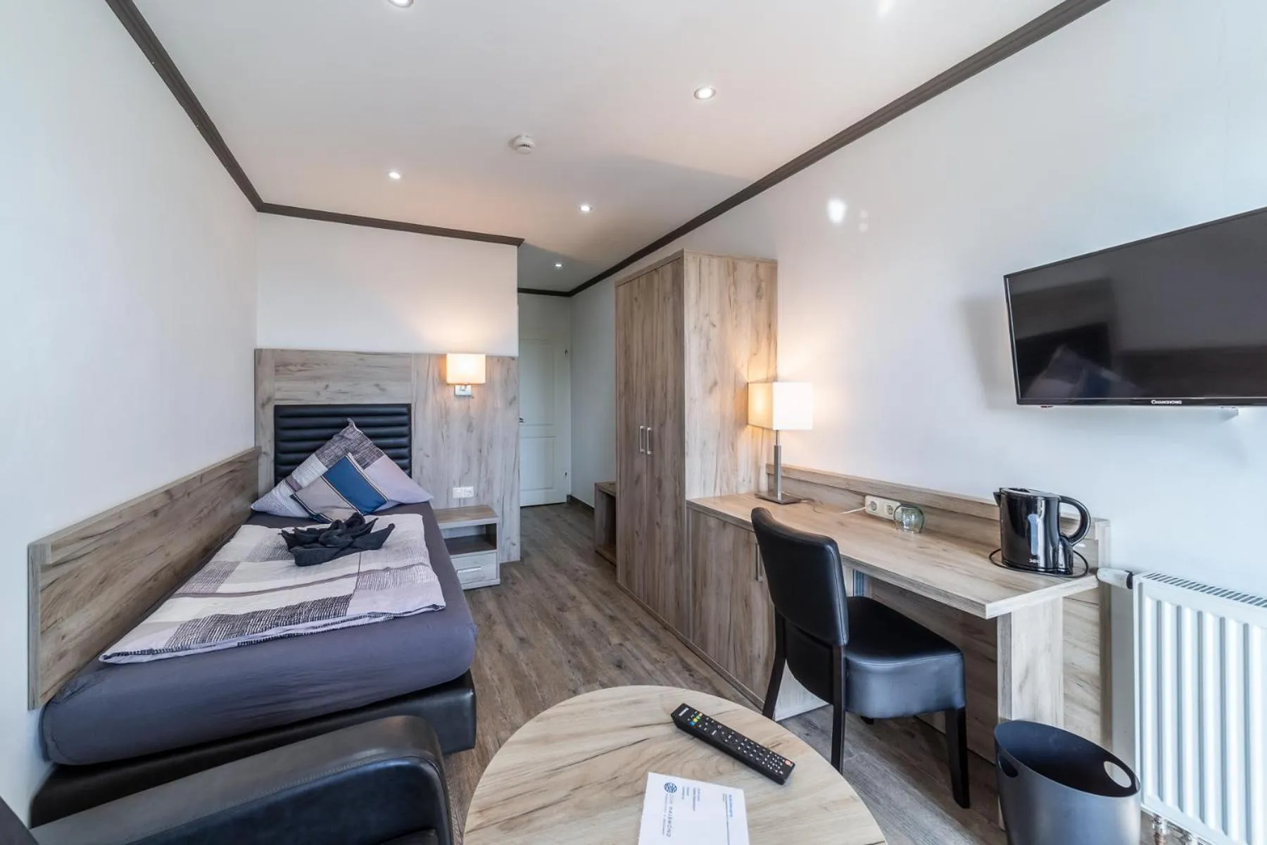 Bed in Hotel Zum Halbmond