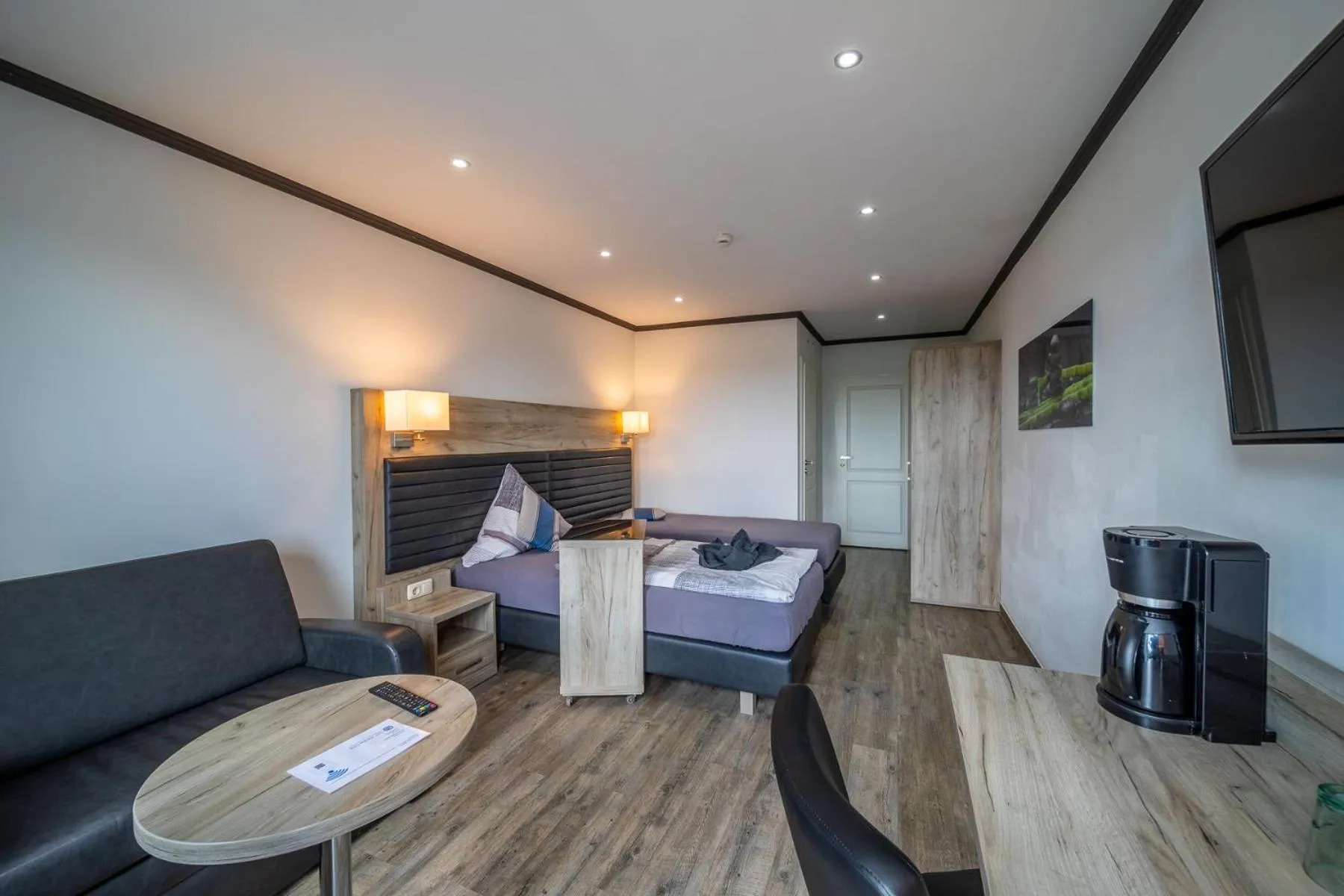 Photo of the whole room in Hotel Zum Halbmond