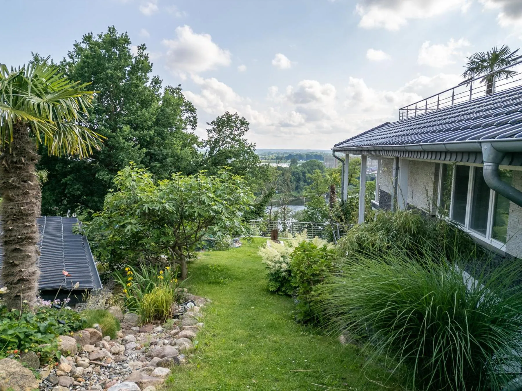 Garden view in Hotel Zum Halbmond