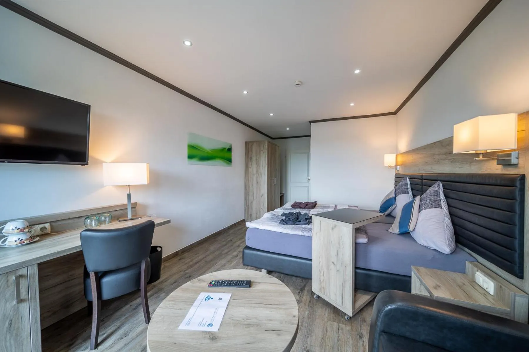 Photo of the whole room, Bed in Hotel Zum Halbmond