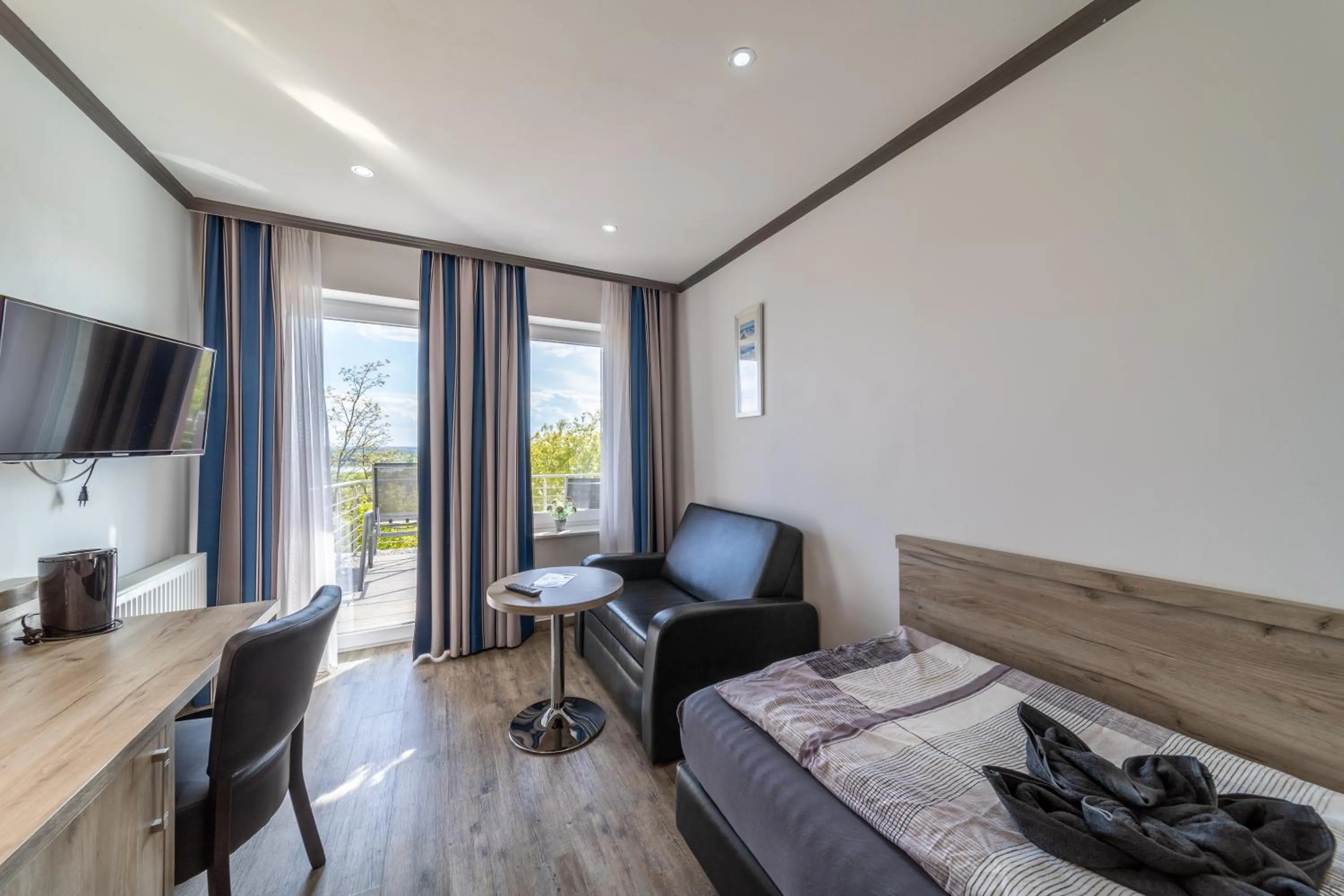 Bed in Hotel Zum Halbmond