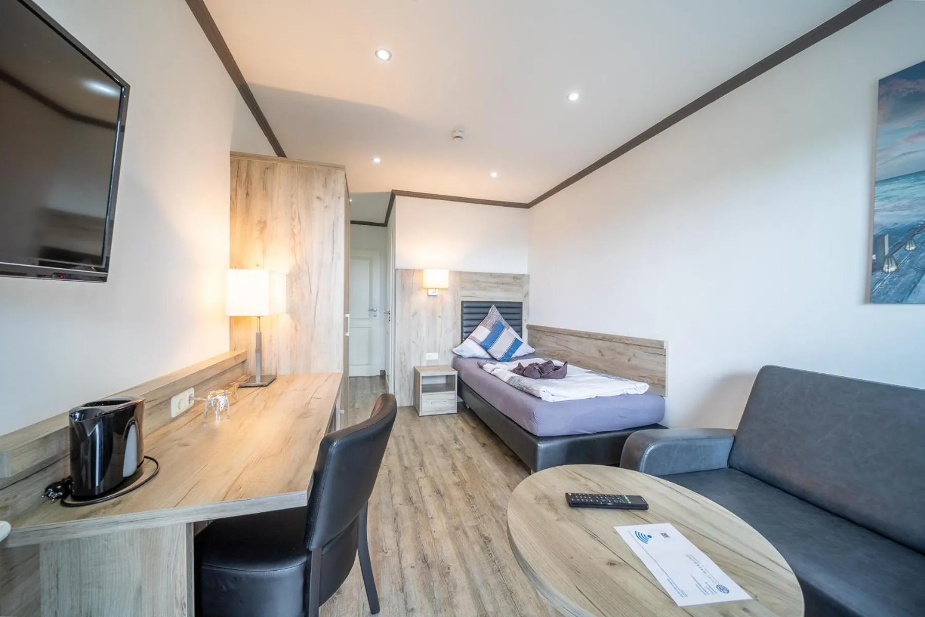 Photo of the whole room, Bed in Hotel Zum Halbmond