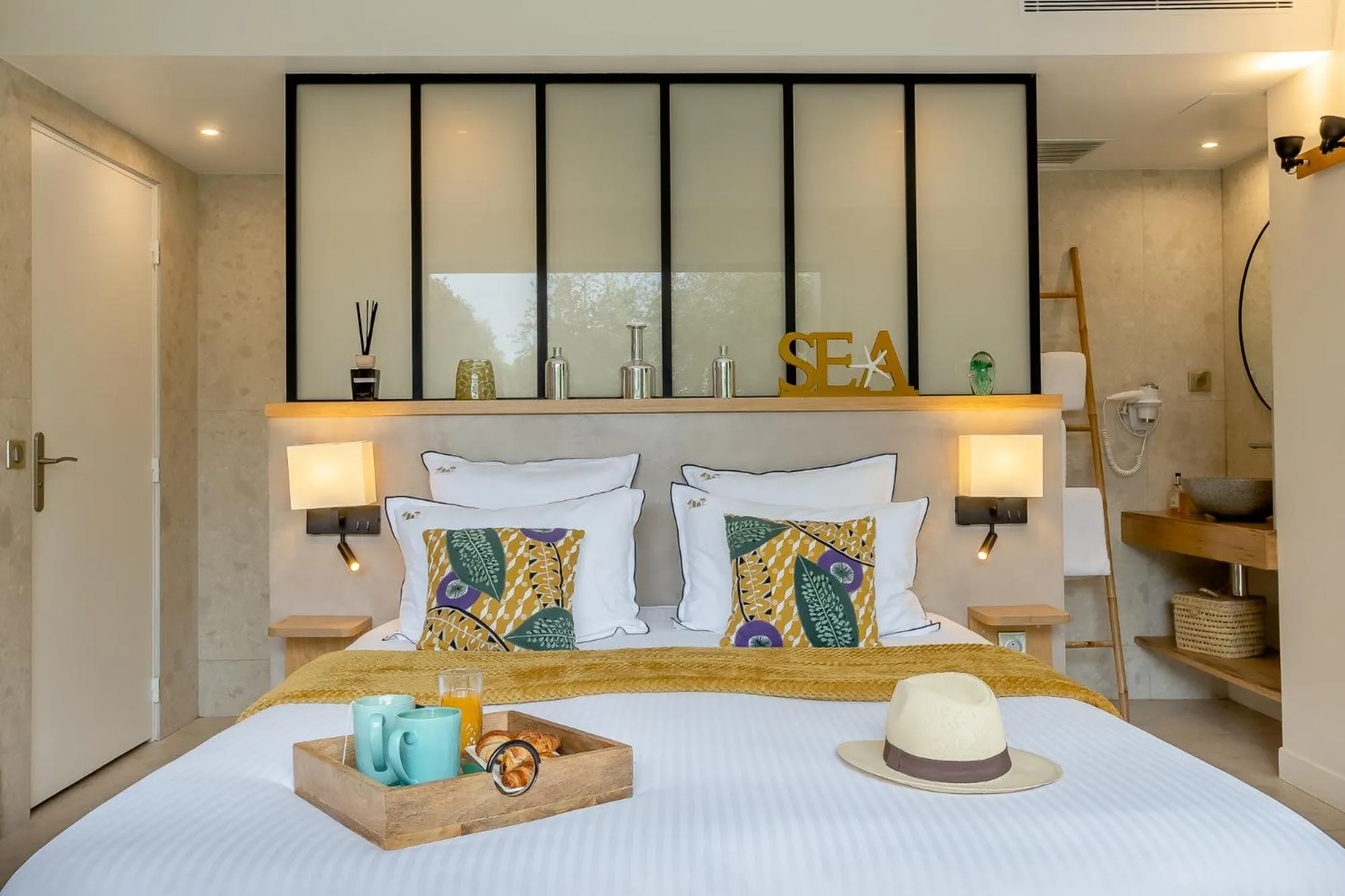 Photo of the whole room, Bed in Le Lodge des Îles d'Or