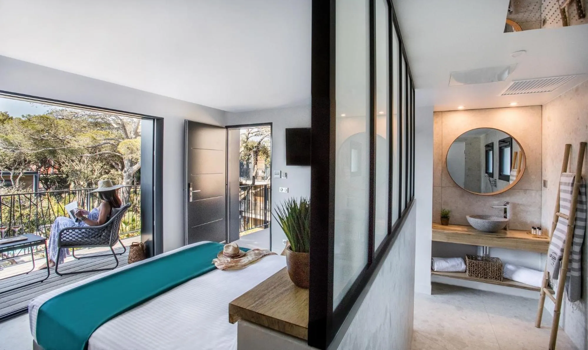 Shower, Bed in Le Lodge des Îles d'Or