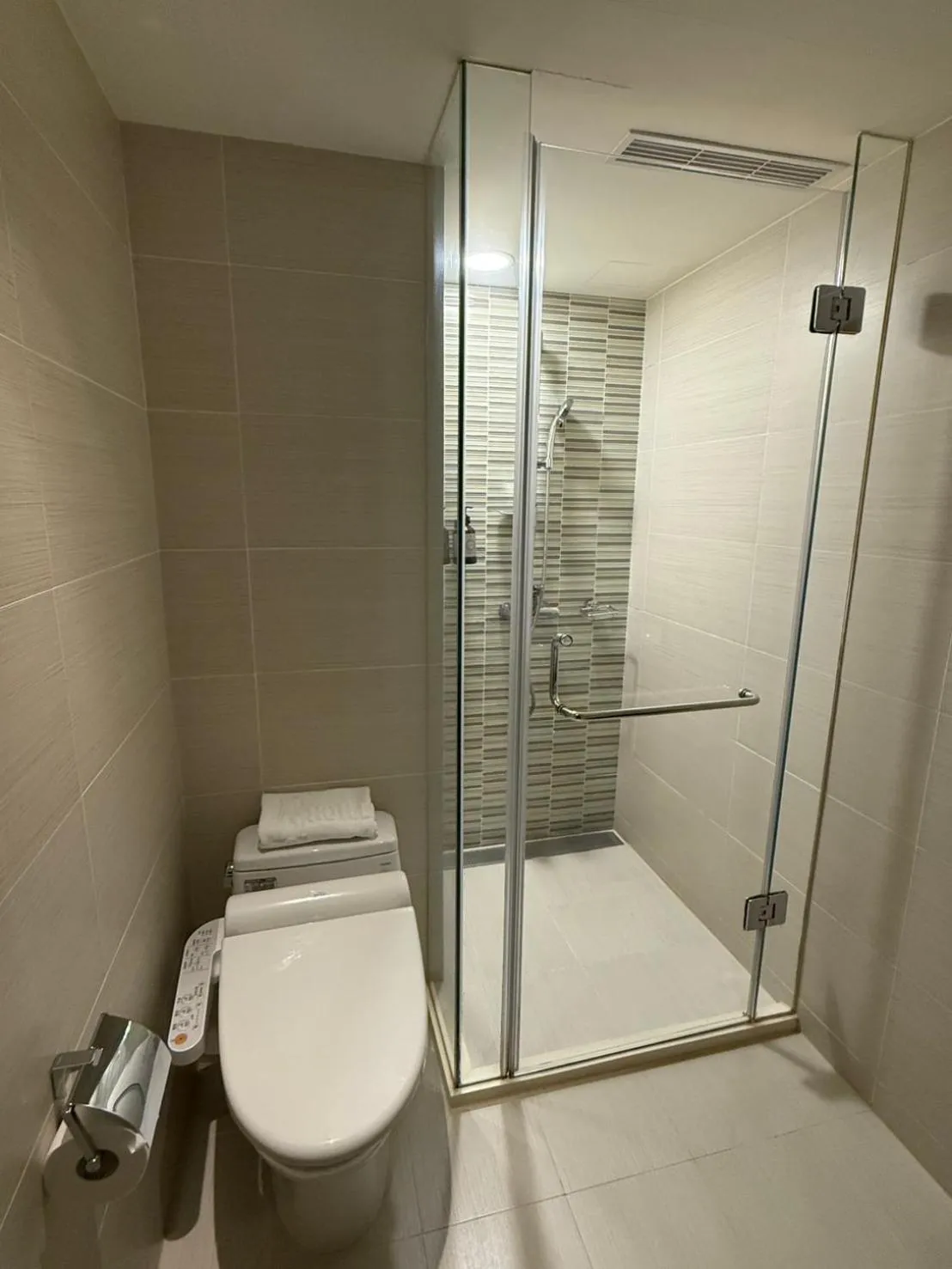 Shower in K Hotel Taipei Dunnan