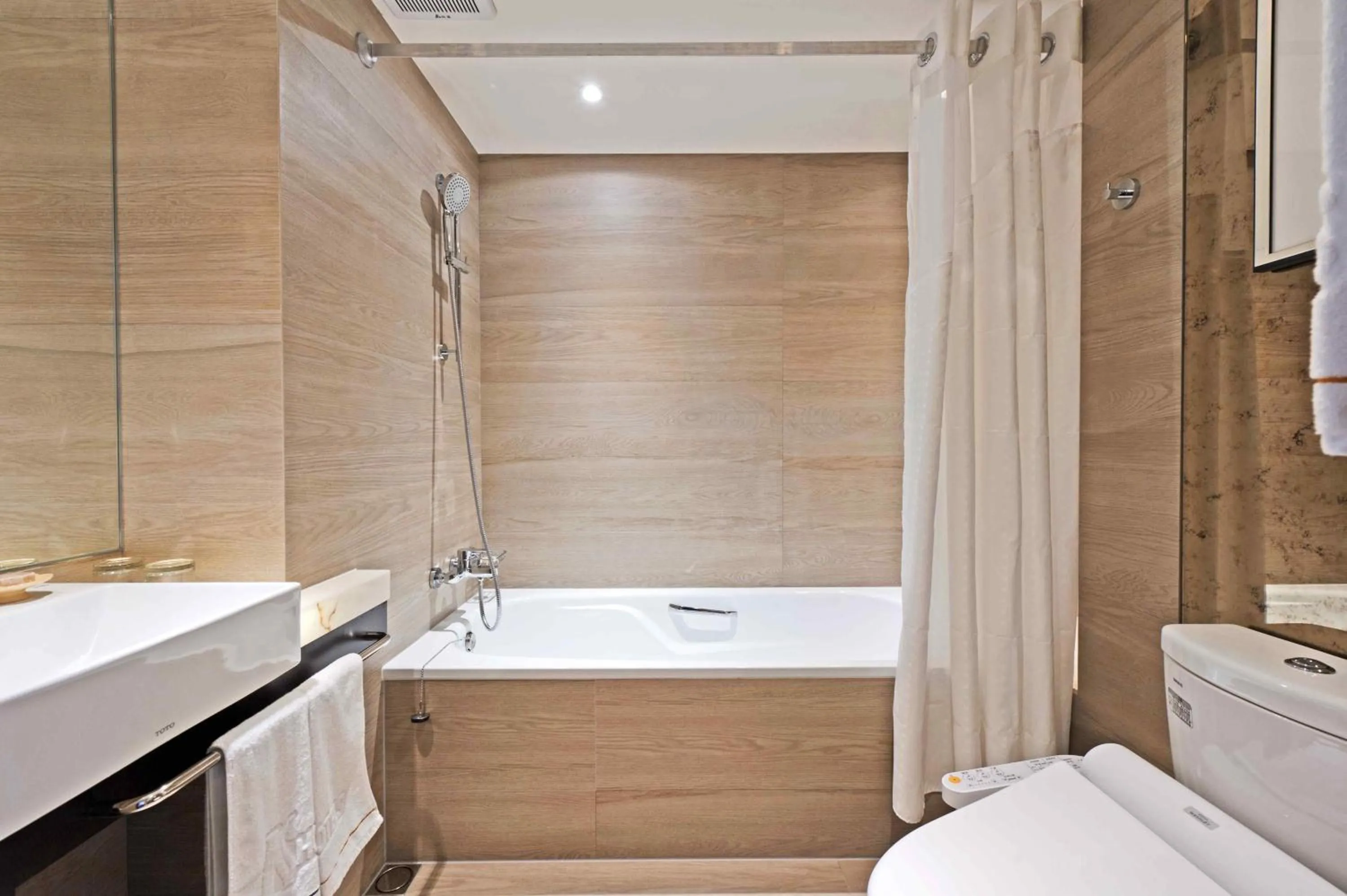 Shower in K Hotel Taipei Songjiang