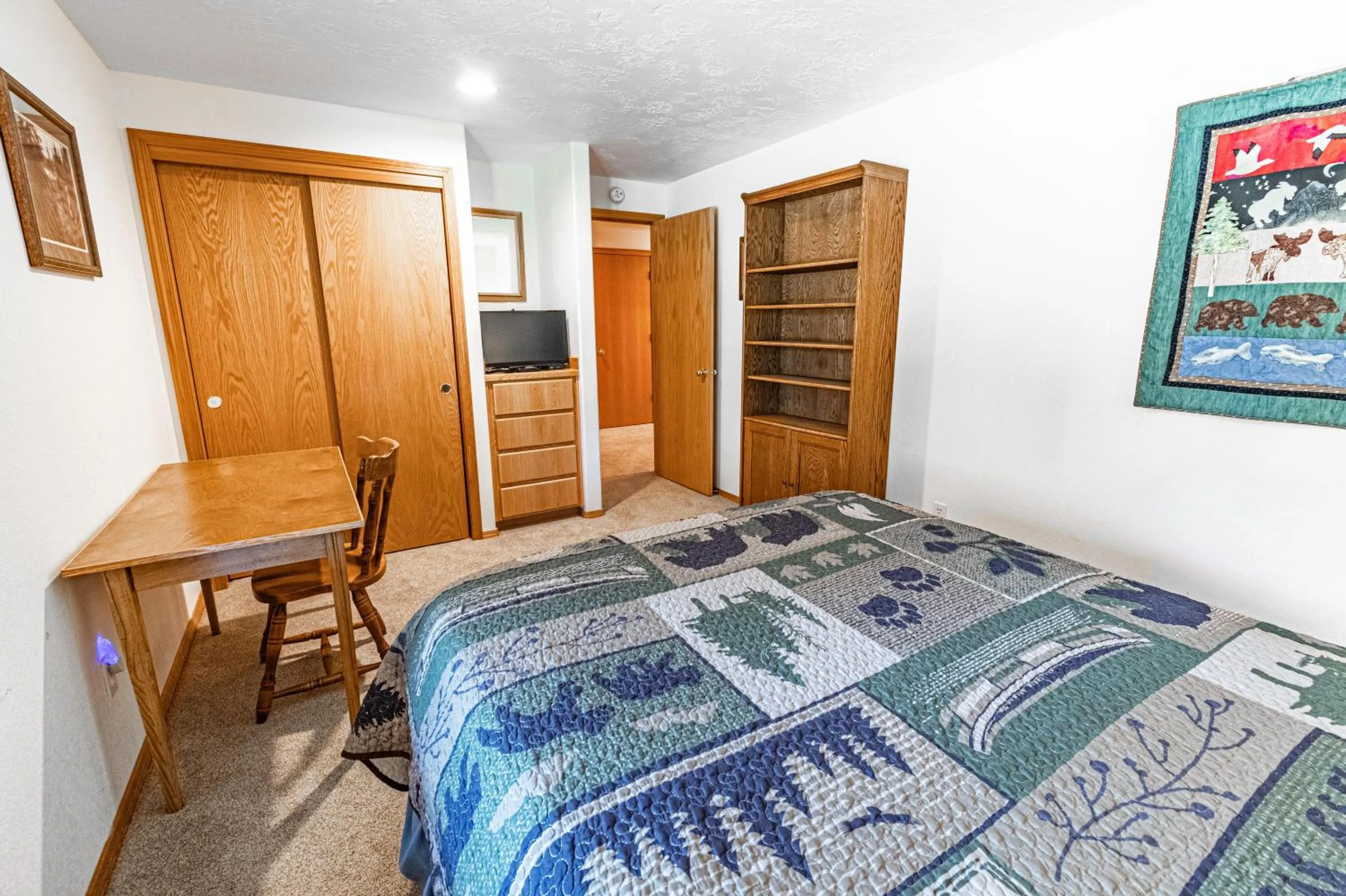 Bed in Warbler - Unit 15