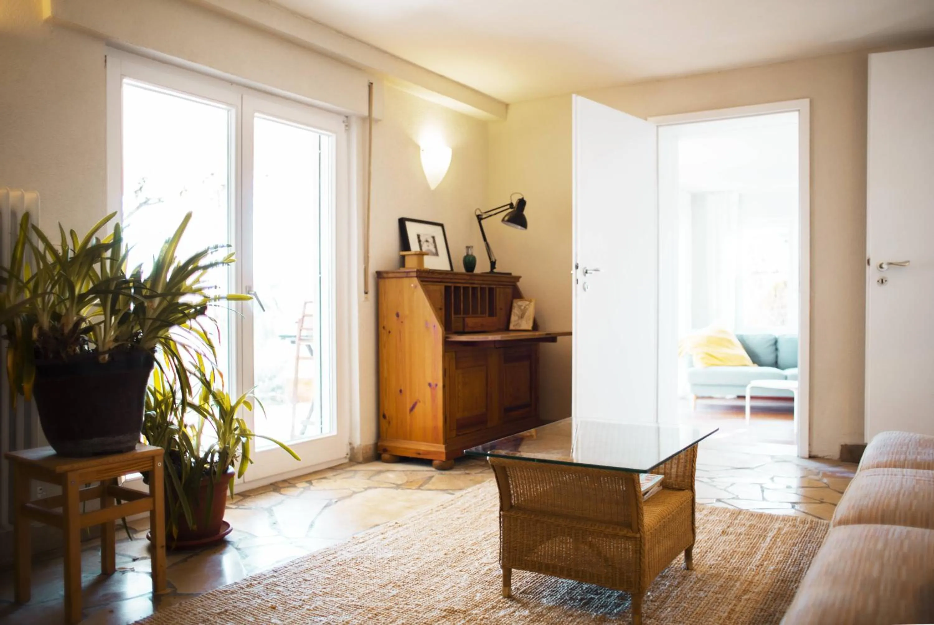 Communal lounge/ TV room in Bed & Breakfast Unter den Linden