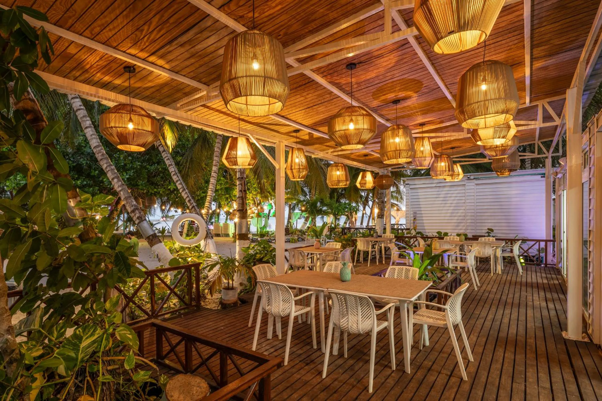 Restaurant/places to eat in Hotel Reina del Mar By Dorado