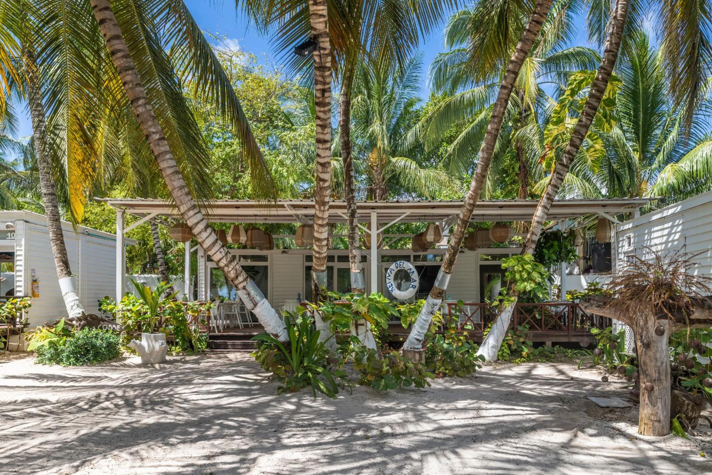 Restaurant/places to eat in Hotel Reina del Mar By Dorado