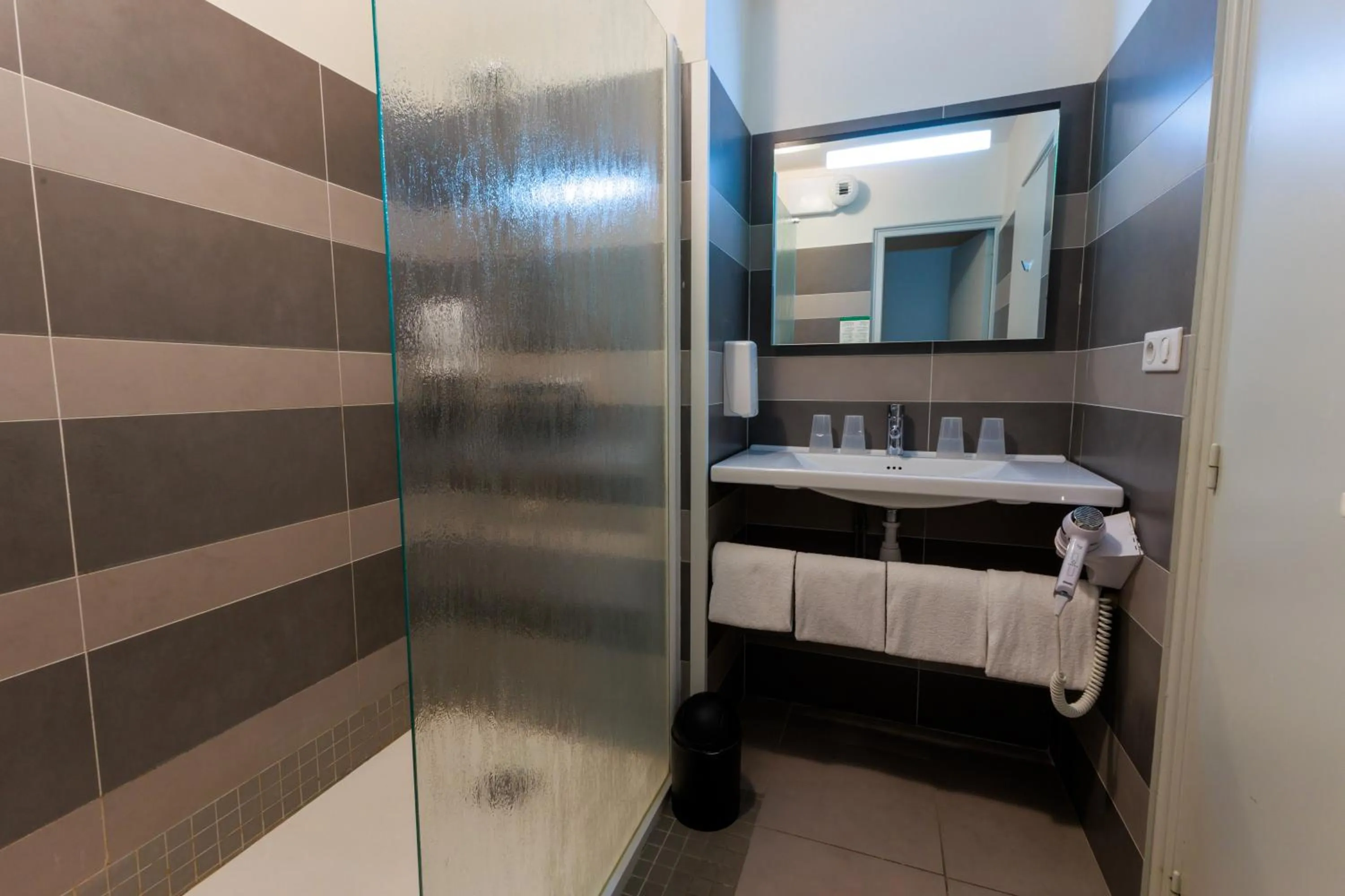 Shower, Bed in Logis Hôtel Le Rochelois